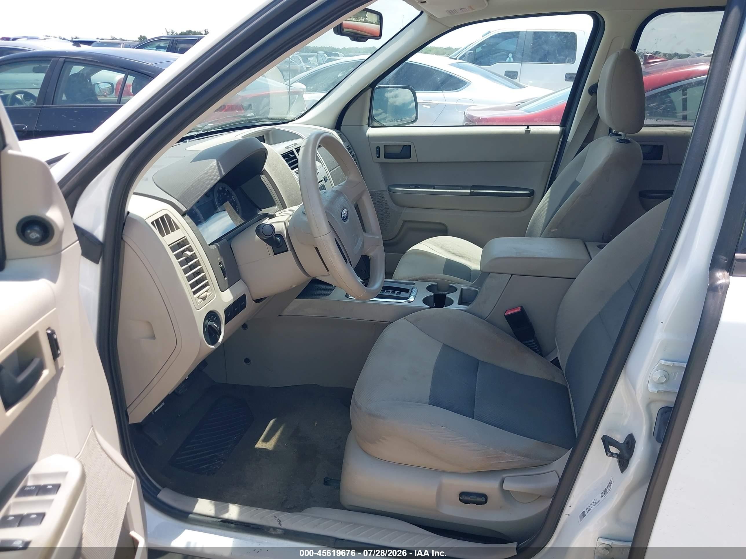 2008 Ford Escape Xlt White vin: 1FMCU03178KE01711