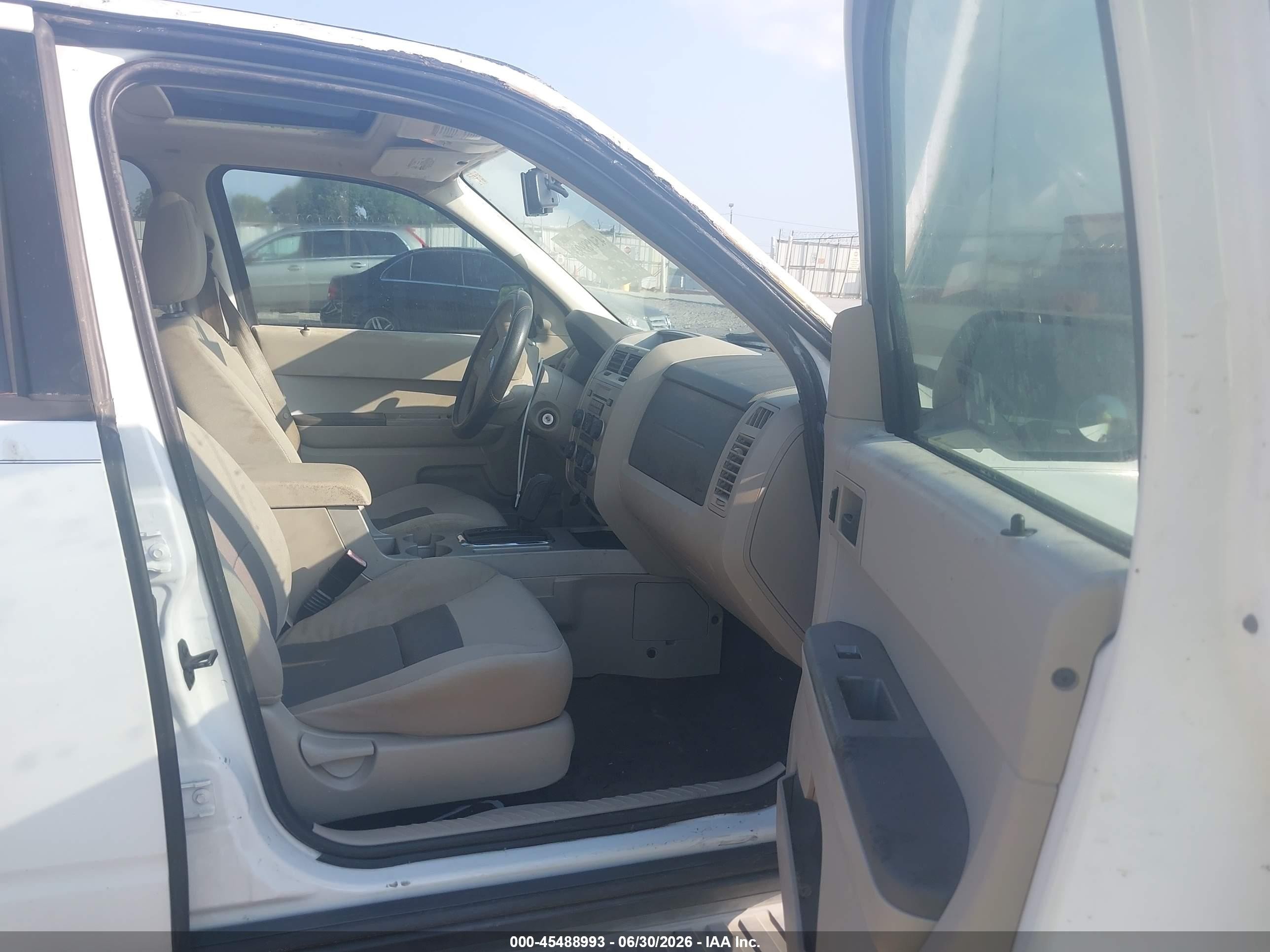 2008 Ford Escape Xlt White vin: 1FMCU03188KA91567