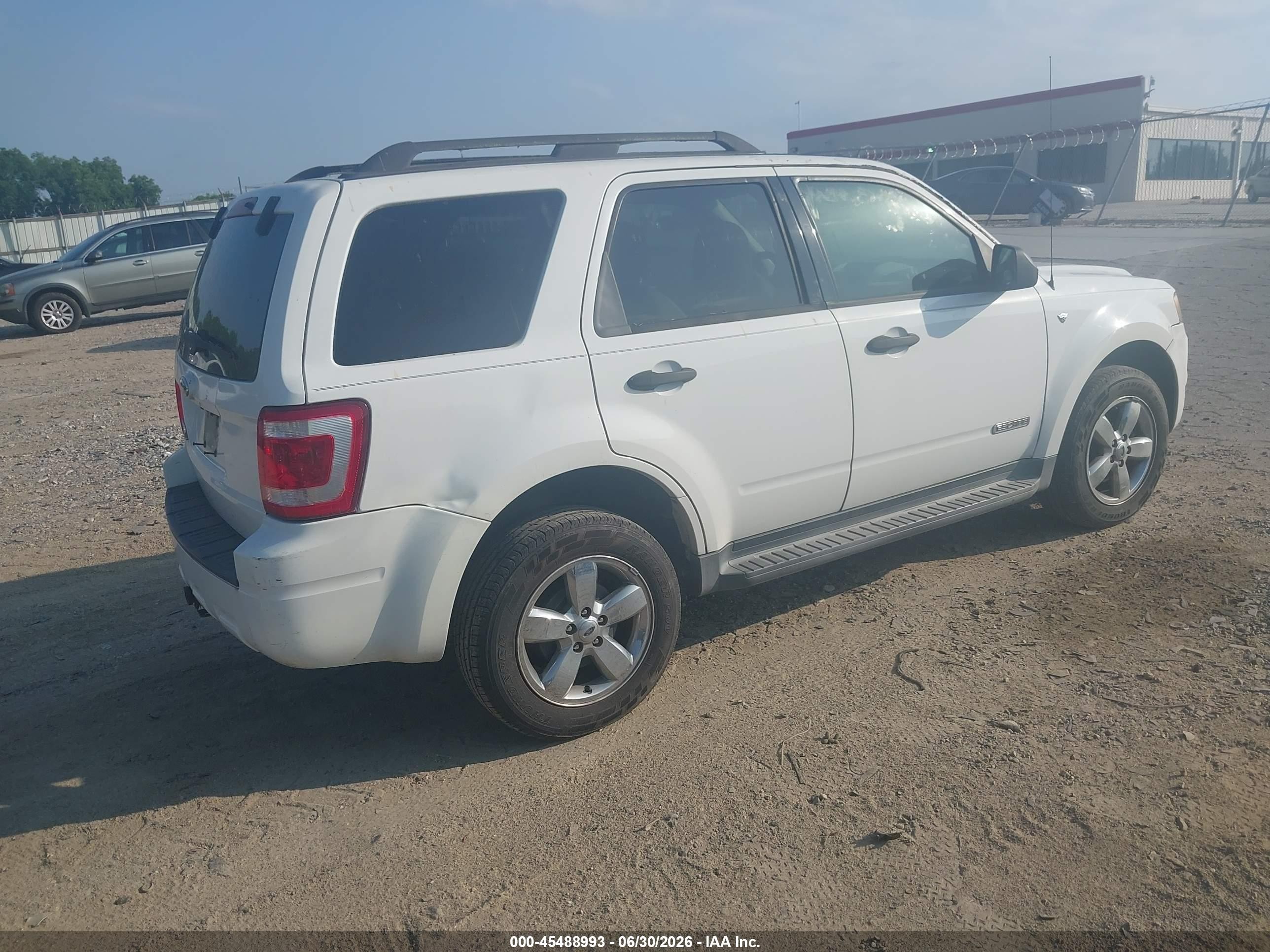 2008 Ford Escape Xlt White vin: 1FMCU03188KA91567