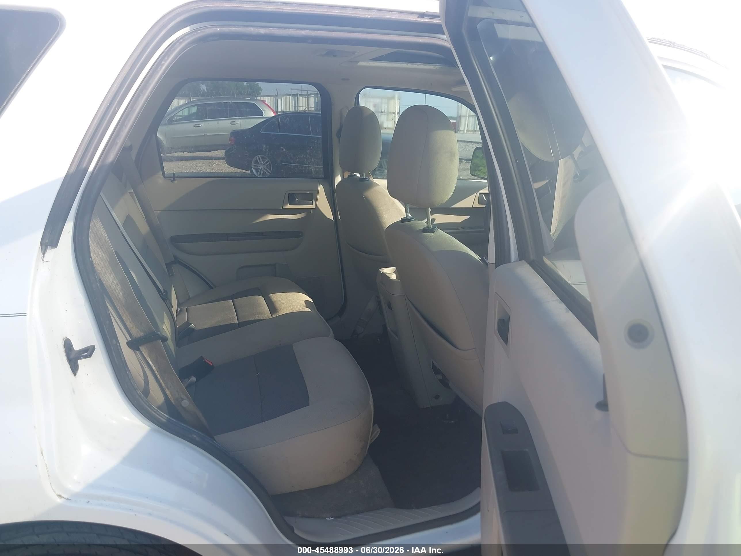 2008 Ford Escape Xlt White vin: 1FMCU03188KA91567
