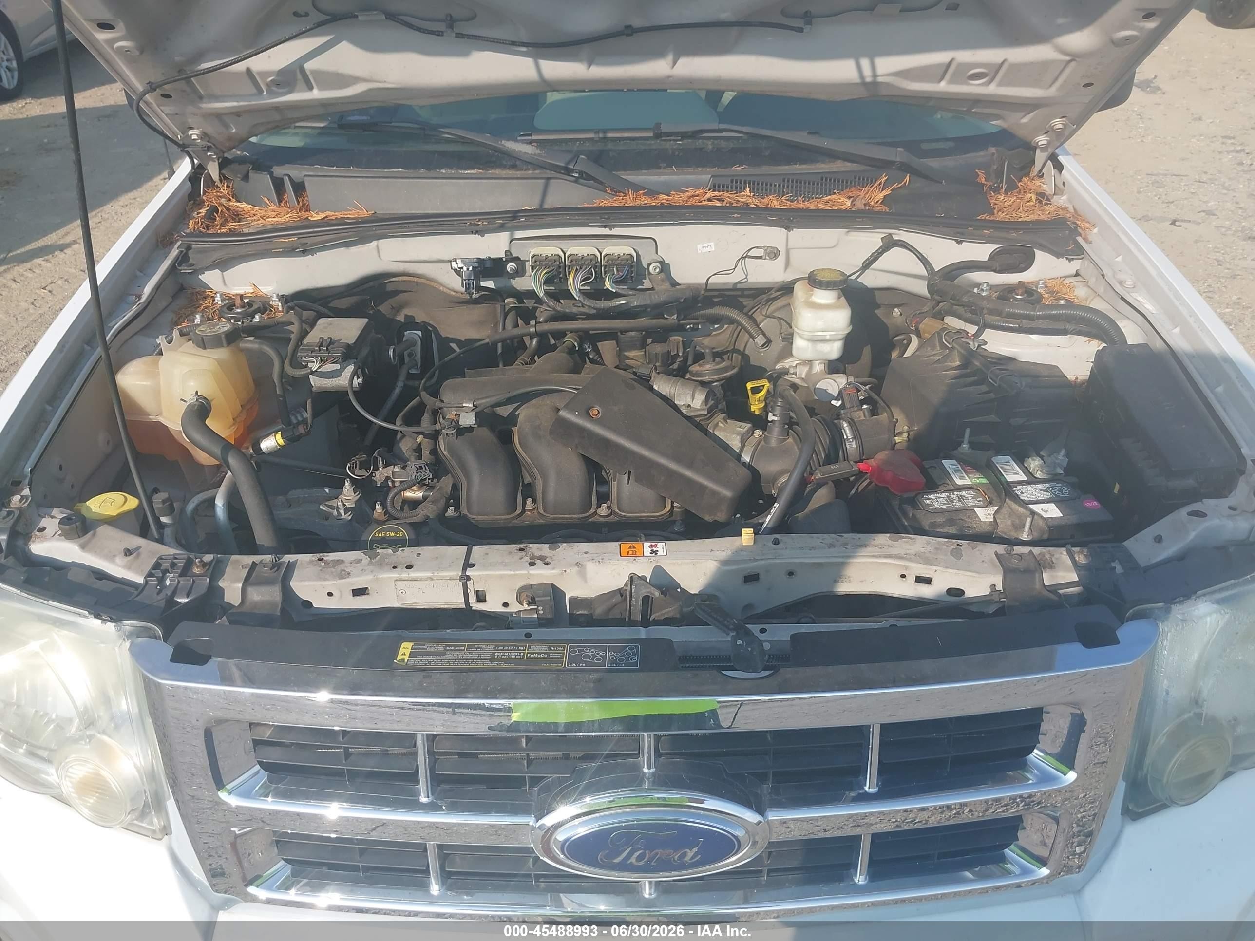 2008 Ford Escape Xlt White vin: 1FMCU03188KA91567