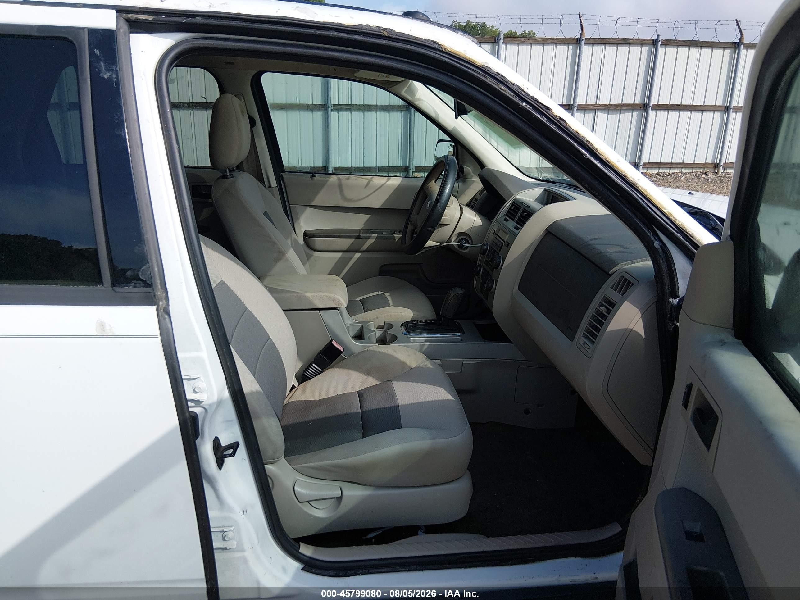 2008 Ford Escape Xlt White vin: 1FMCU03188KA91567