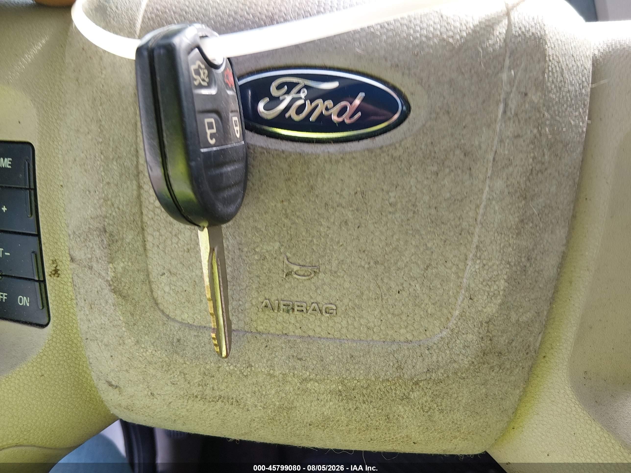 2008 Ford Escape Xlt White vin: 1FMCU03188KA91567