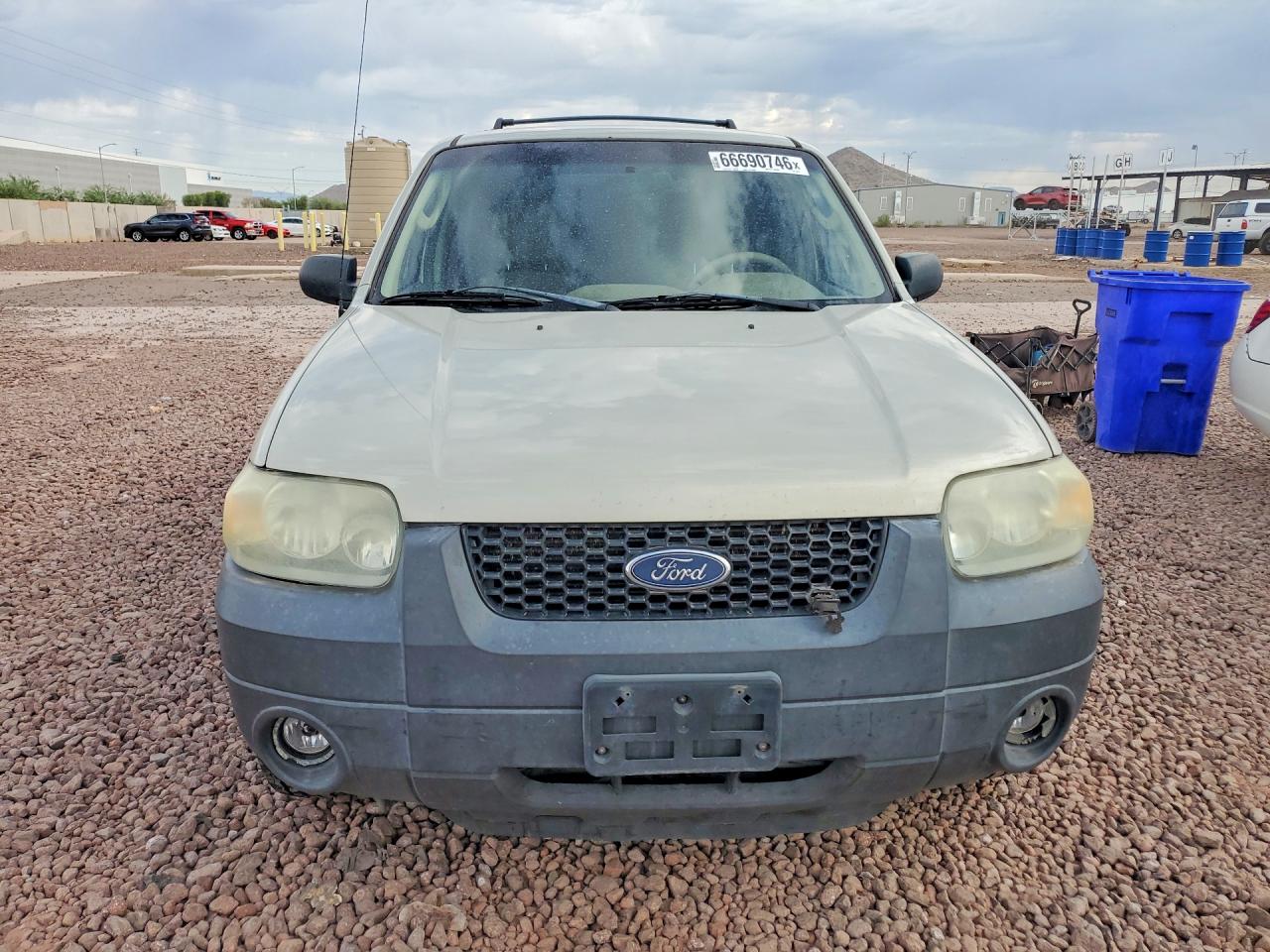2005 Ford Escape Xlt Silver vin: 1FMCU03195KE49111