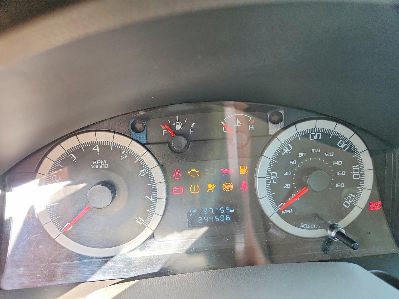 2008 Ford Escape Xlt White vin: 1FMCU03198KD86743