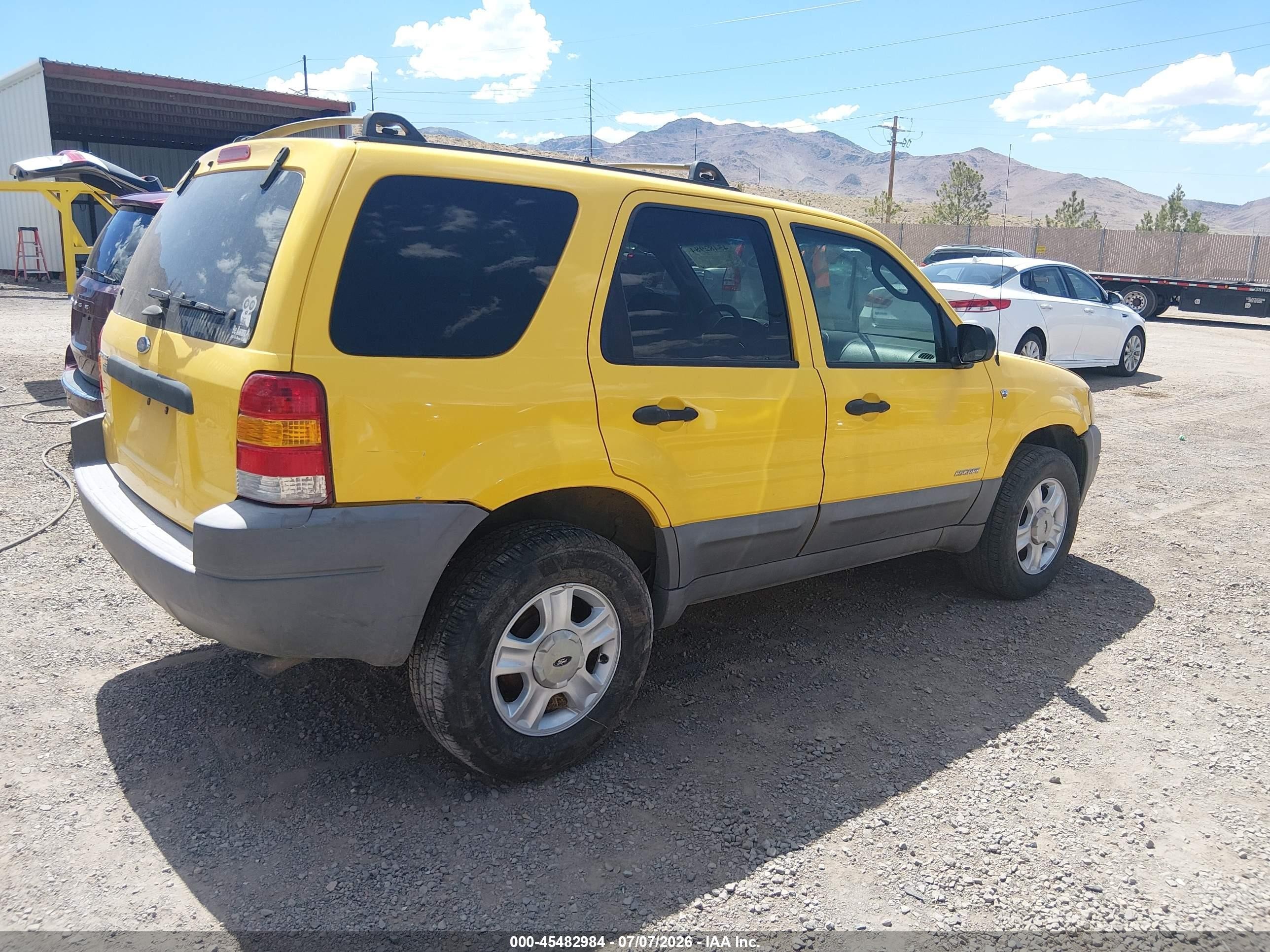 2002 Ford Escape Xlt Yellow vin: 1FMCU031X2KC60821