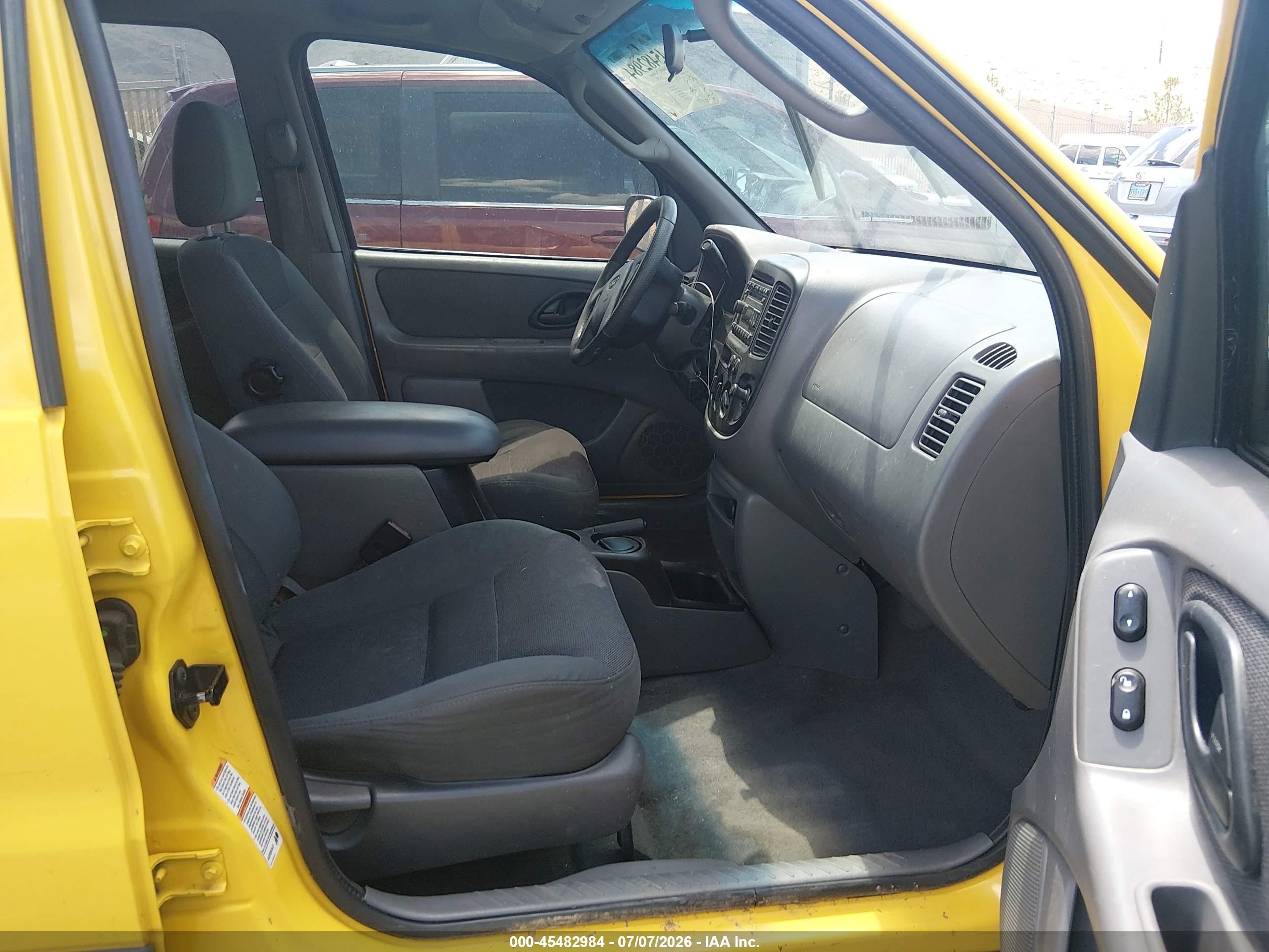 2002 Ford Escape Xlt Yellow vin: 1FMCU031X2KC60821