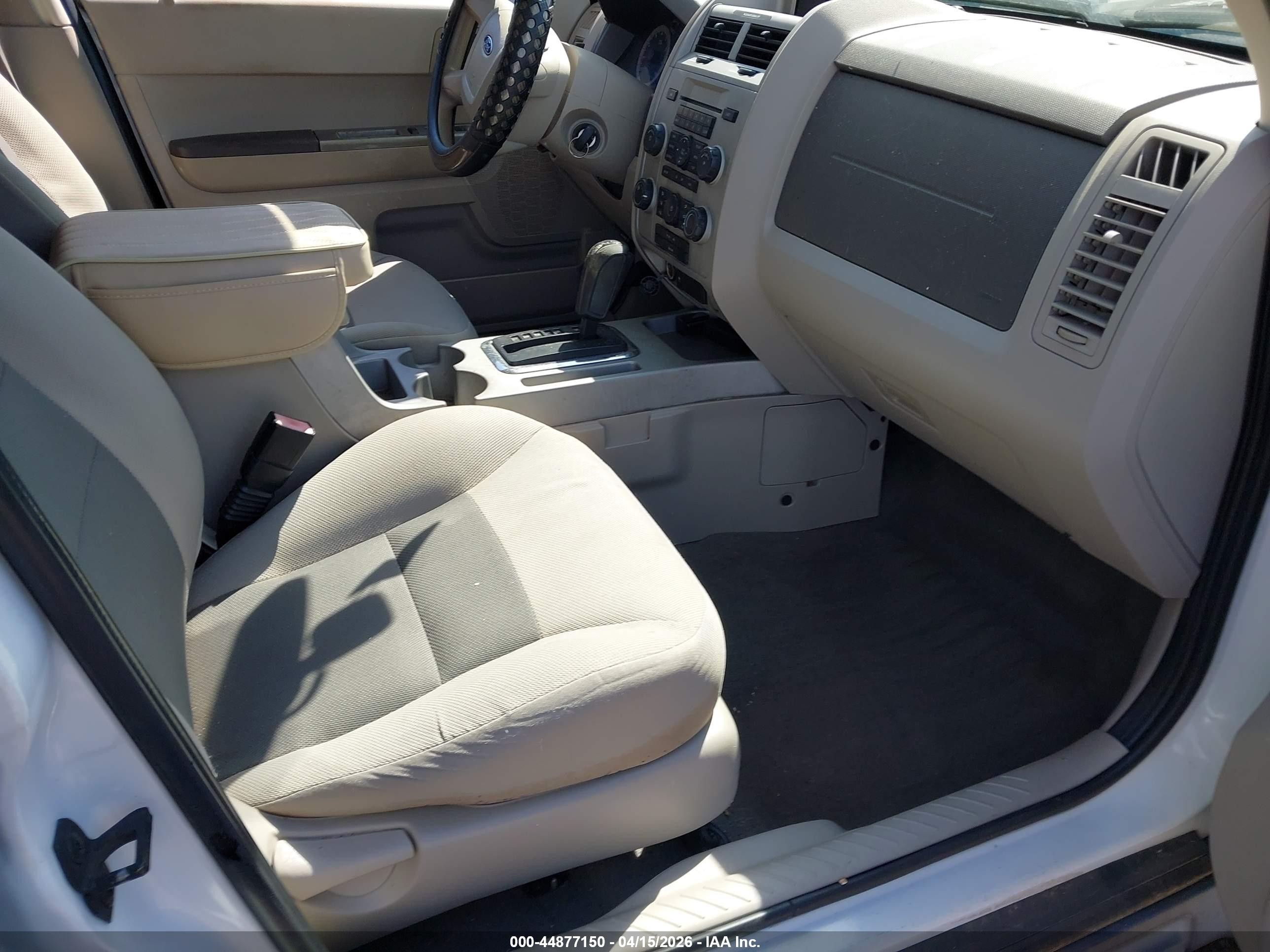 2008 Ford Escape Xlt Белый vin: 1FMCU031X8KB98698