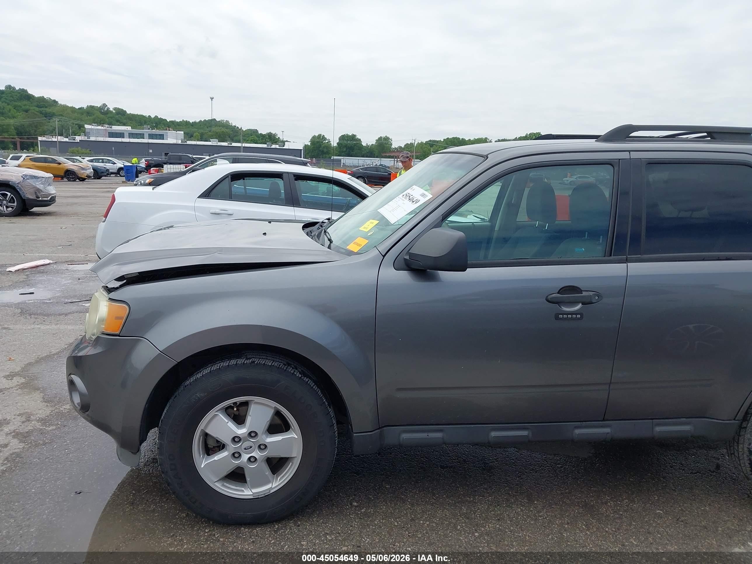 2009 Ford Escape Xlt Gray vin: 1FMCU03709KA02726