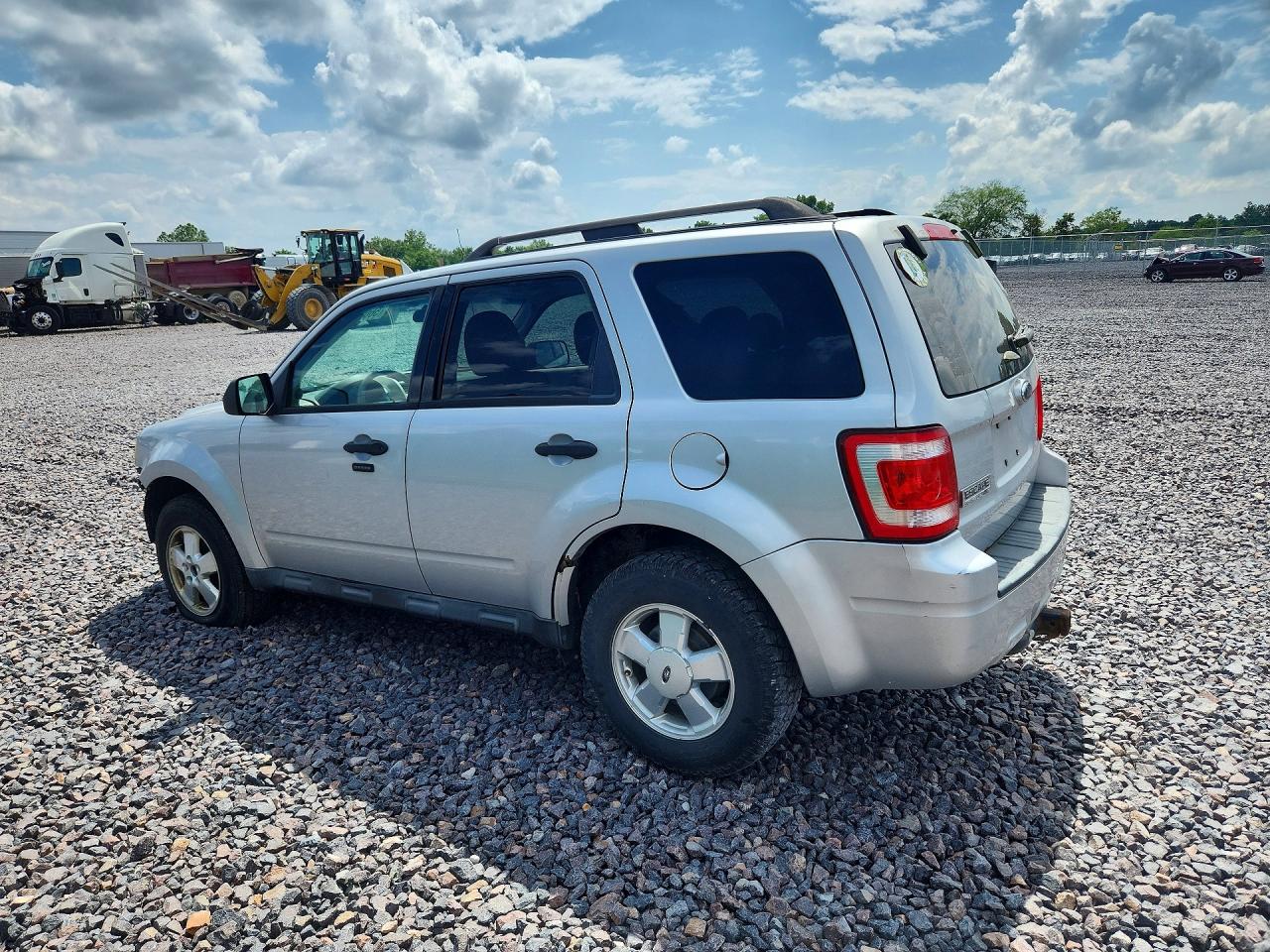 2009 Ford Escape Xlt Серебряный vin: 1FMCU03709KD07997