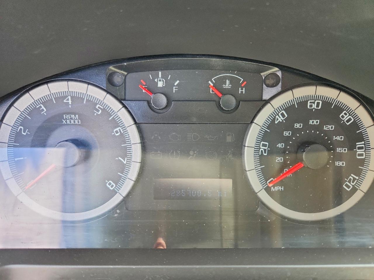 2009 Ford Escape Xlt Серебряный vin: 1FMCU03709KD07997