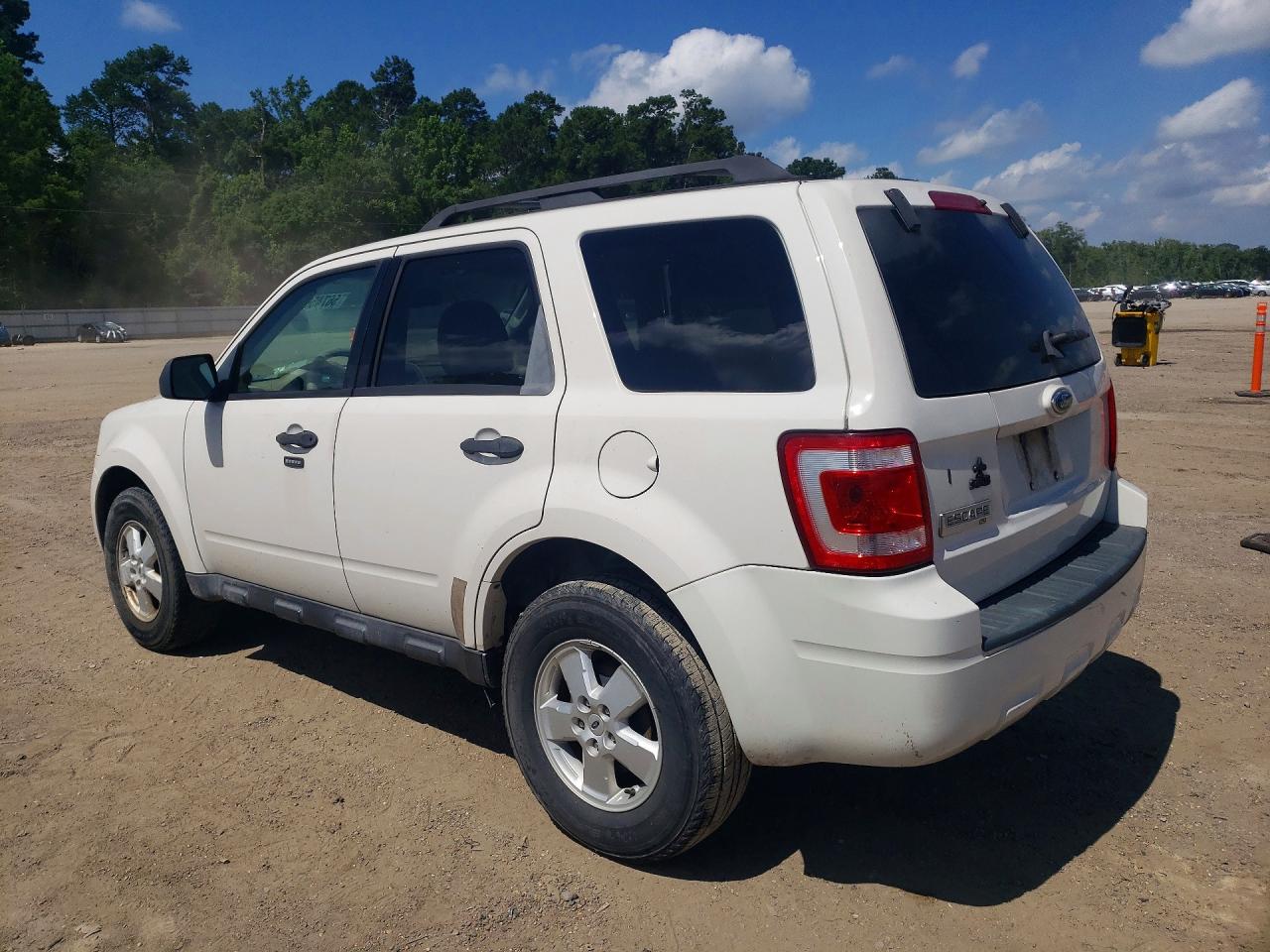 2009 Ford Escape Xlt White vin: 1FMCU03719KA03061