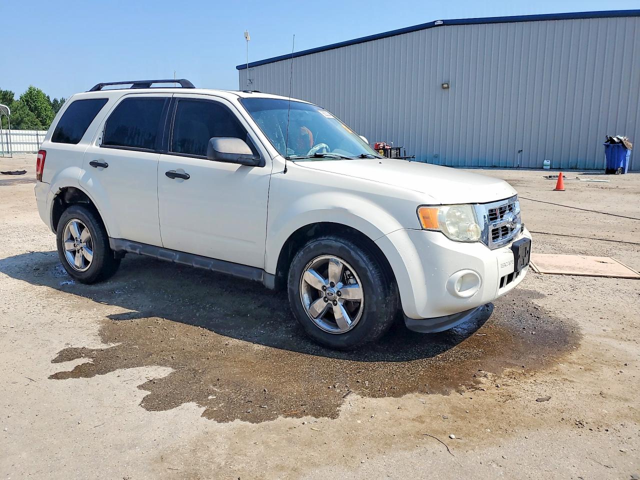 2009 Ford Escape Xlt White vin: 1FMCU03729KA56965