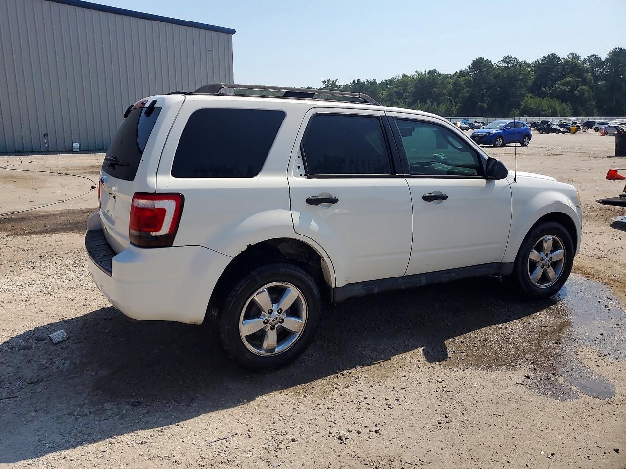 2009 Ford Escape Xlt White vin: 1FMCU03729KA56965