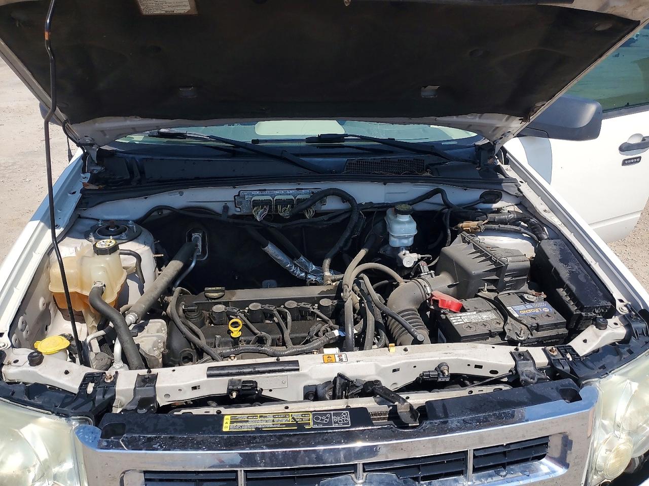 2009 Ford Escape Xlt White vin: 1FMCU03729KA56965