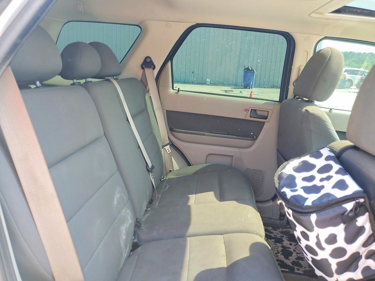 2009 Ford Escape Xlt White vin: 1FMCU03729KA56965