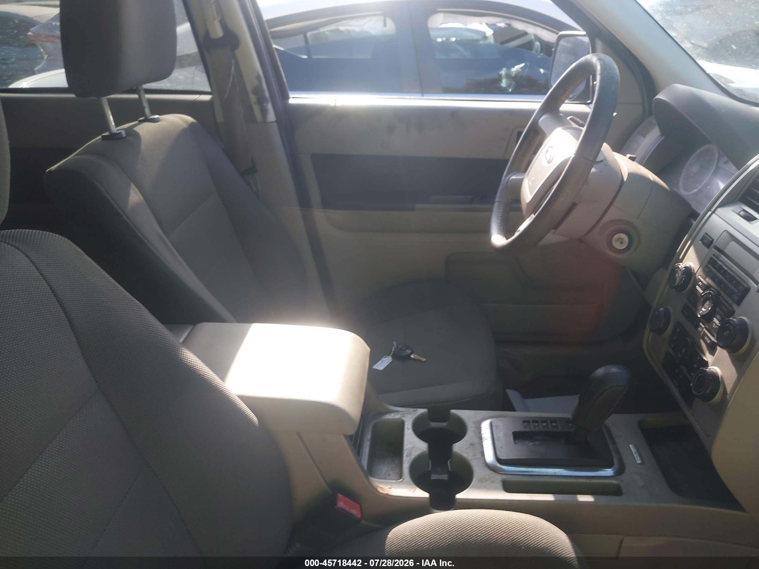 2009 Ford Escape Xlt White vin: 1FMCU03739KA21397