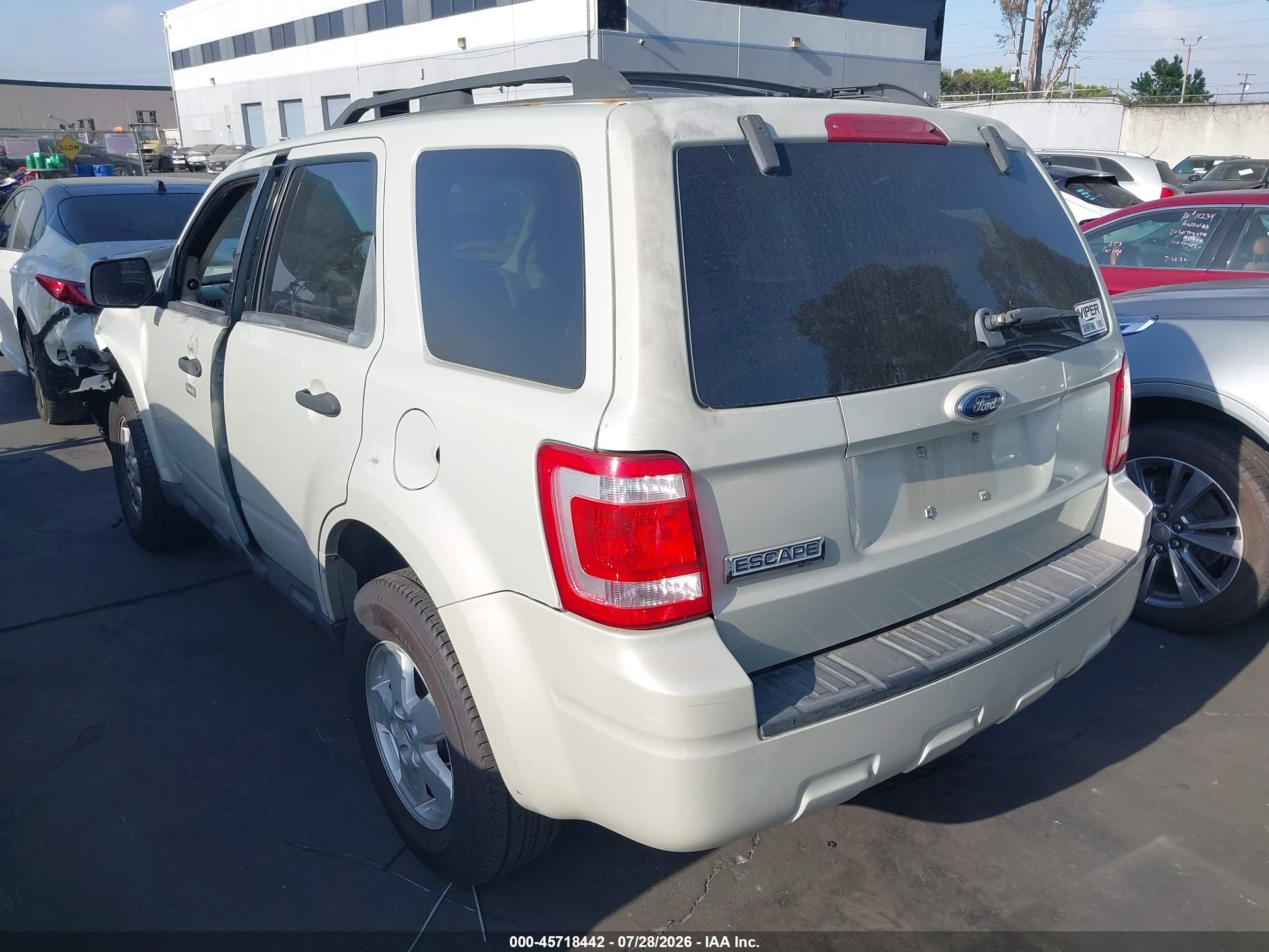 2009 Ford Escape Xlt White vin: 1FMCU03739KA21397
