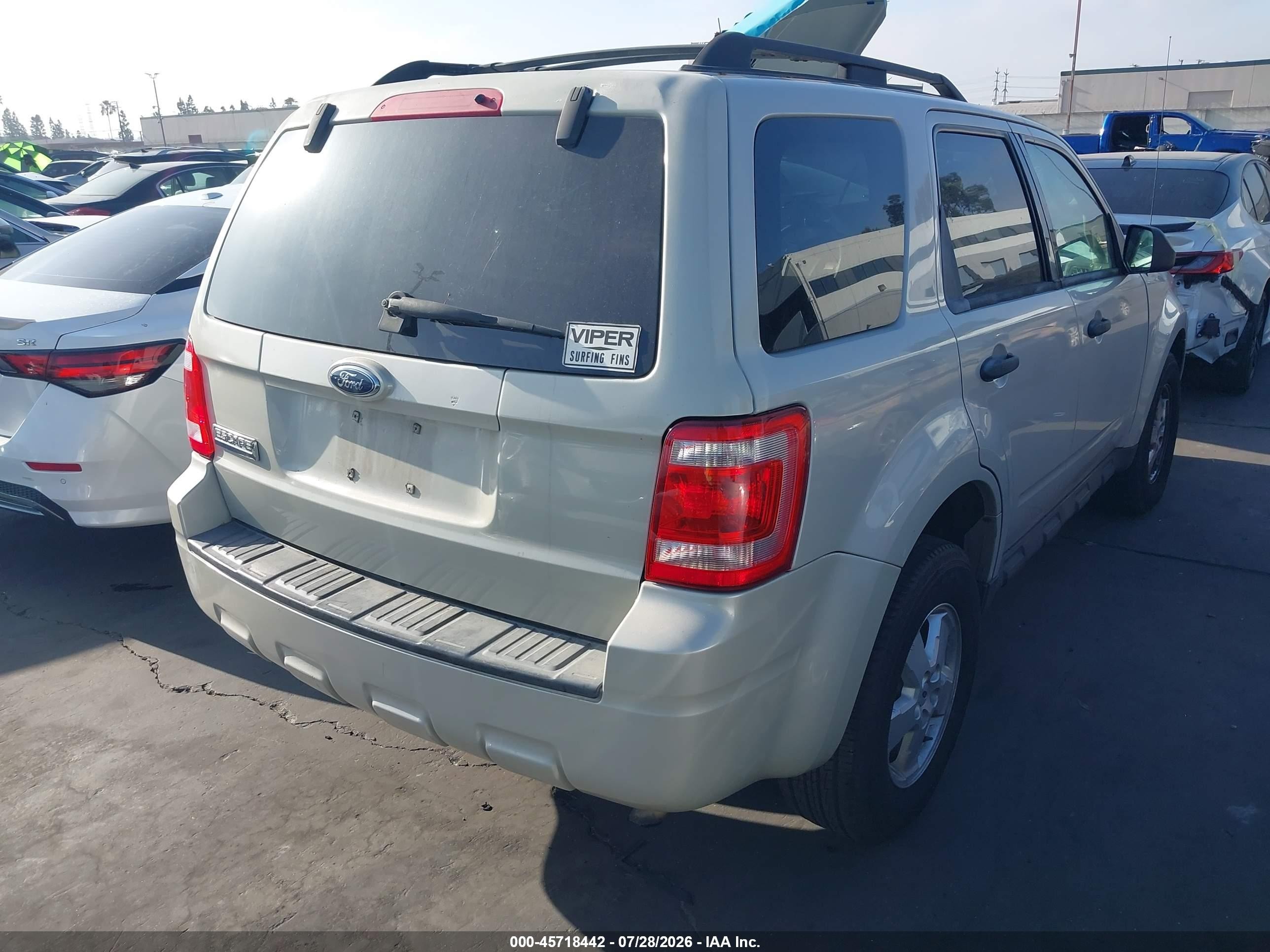 2009 Ford Escape Xlt White vin: 1FMCU03739KA21397