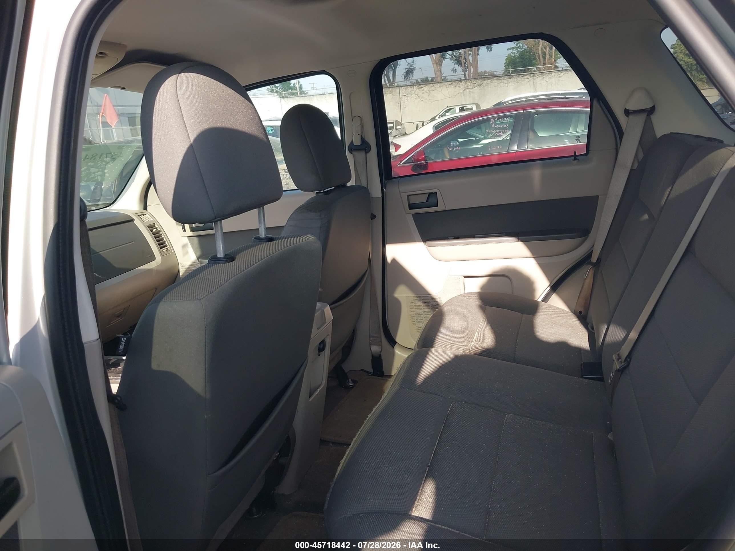 2009 Ford Escape Xlt White vin: 1FMCU03739KA21397