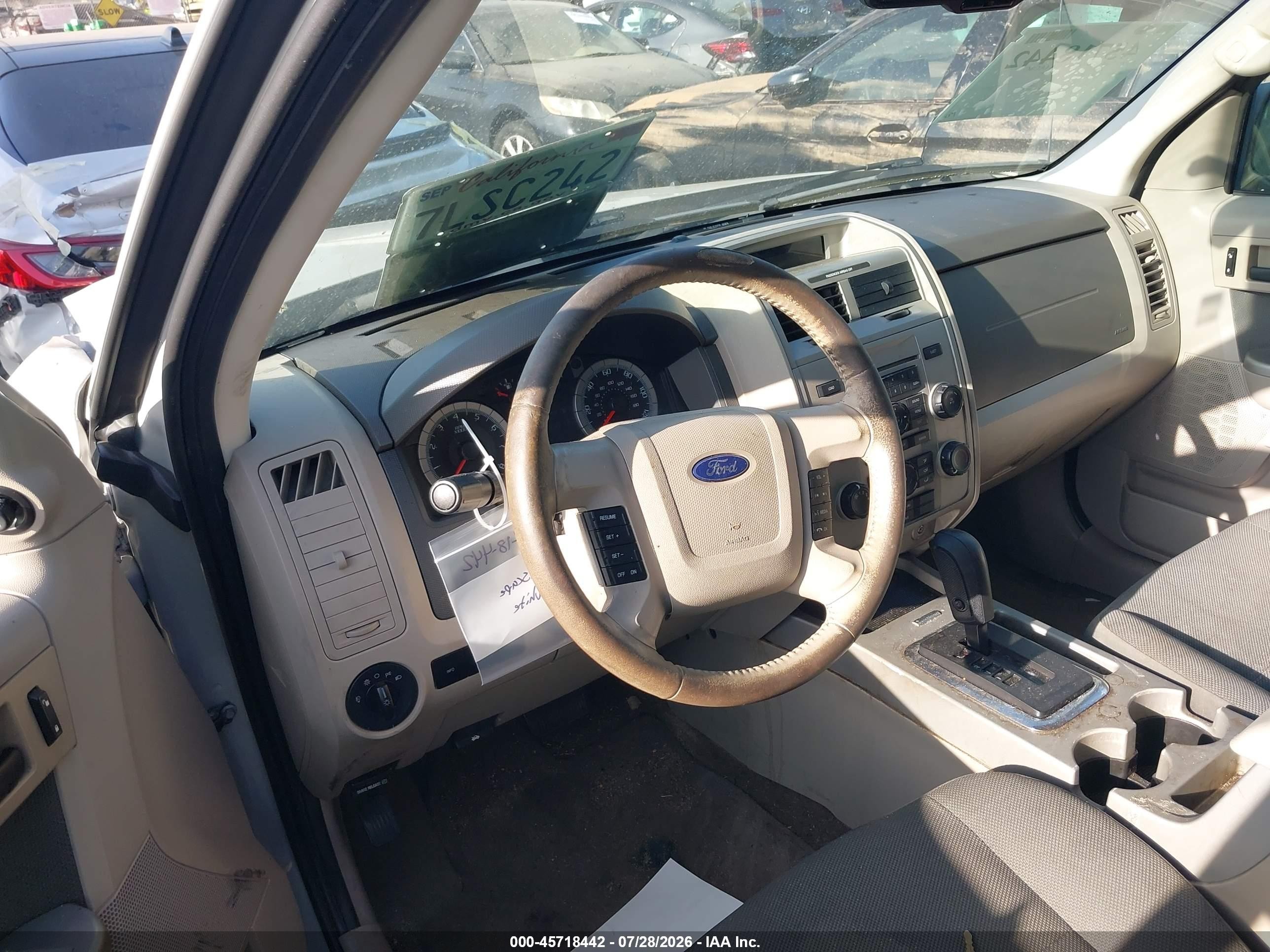 2009 Ford Escape Xlt White vin: 1FMCU03739KA21397