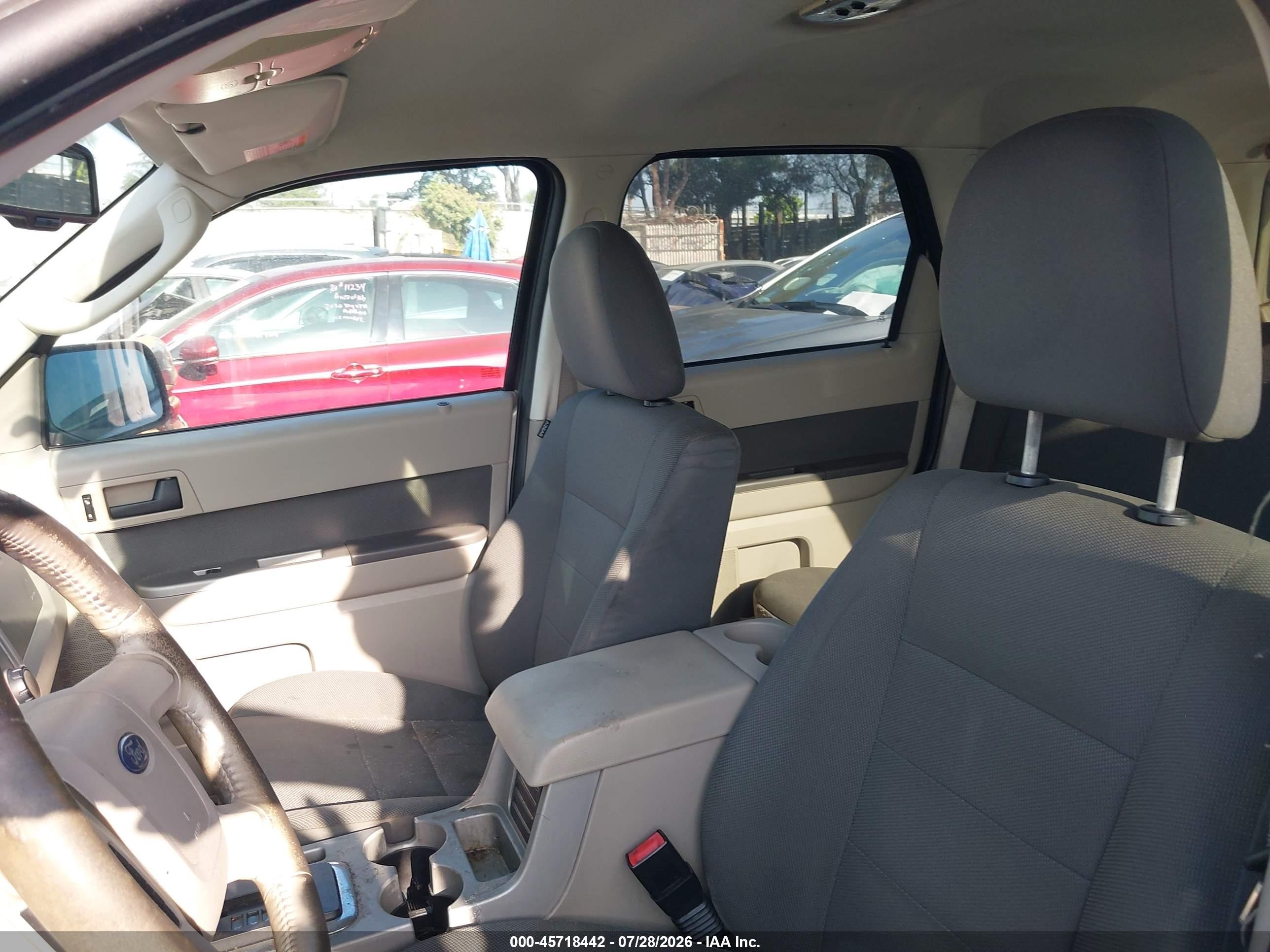 2009 Ford Escape Xlt White vin: 1FMCU03739KA21397