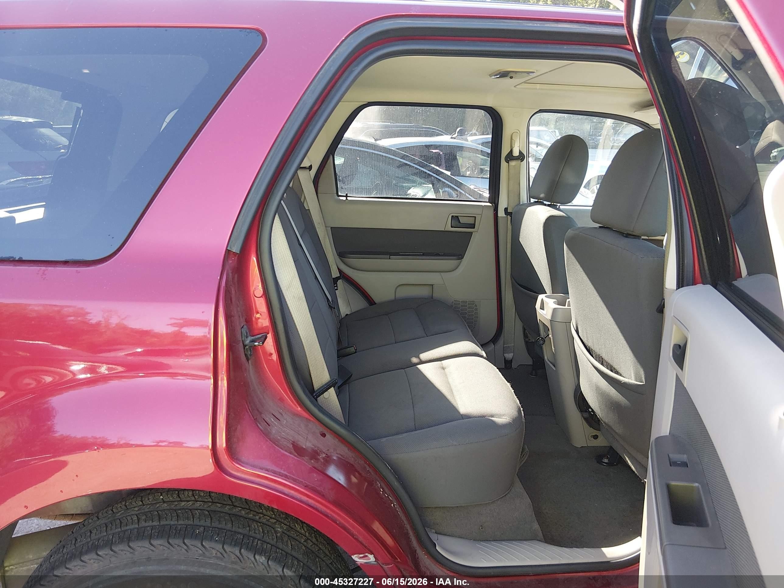 2009 Ford Escape Xlt Red vin: 1FMCU03739KA93460