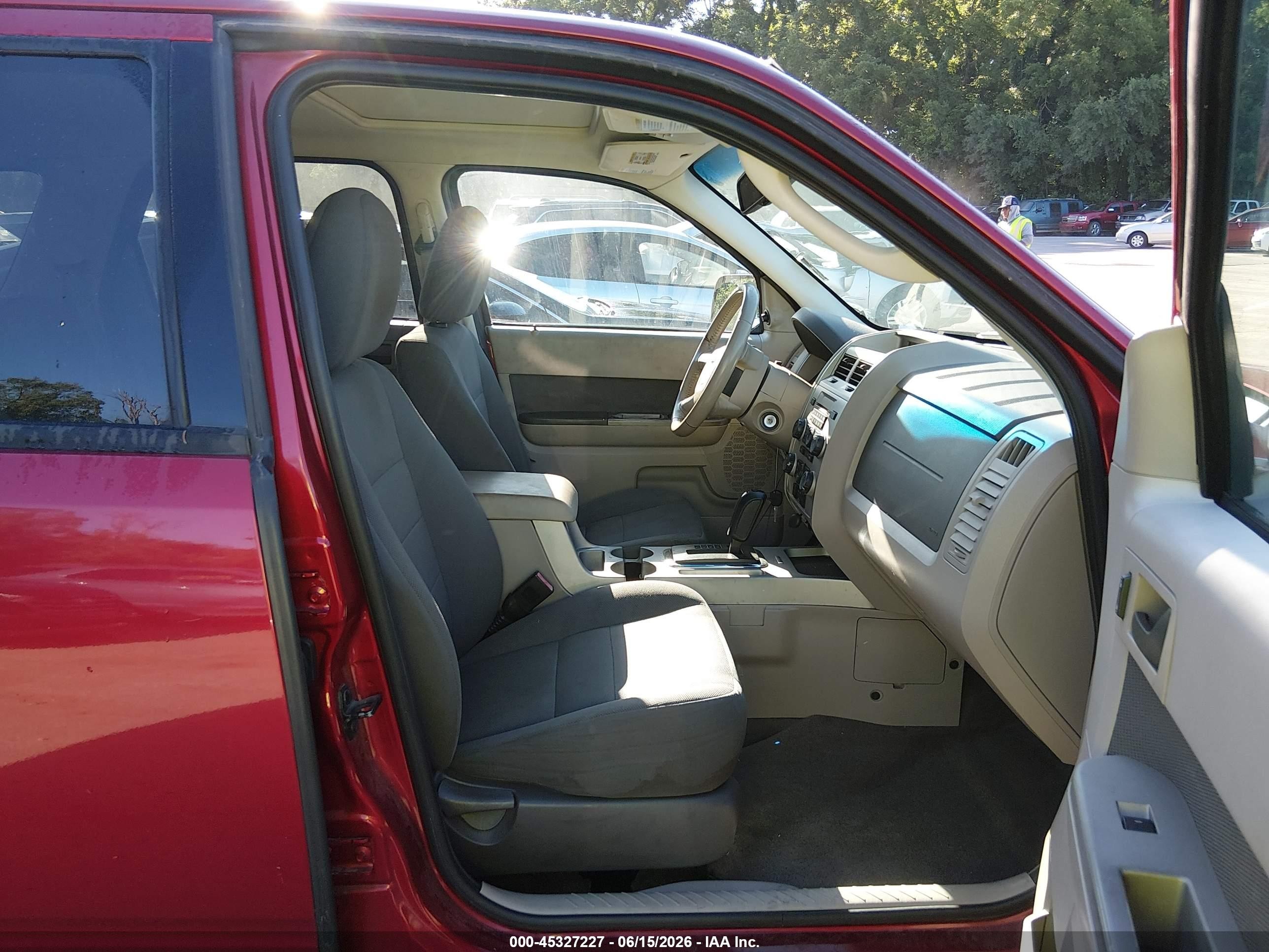 2009 Ford Escape Xlt Red vin: 1FMCU03739KA93460