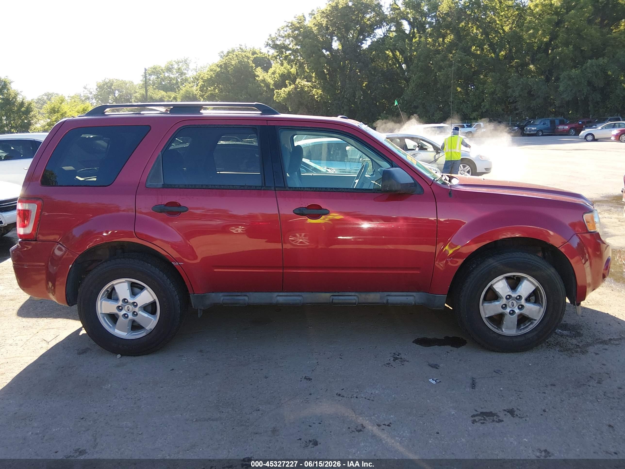 2009 Ford Escape Xlt Red vin: 1FMCU03739KA93460