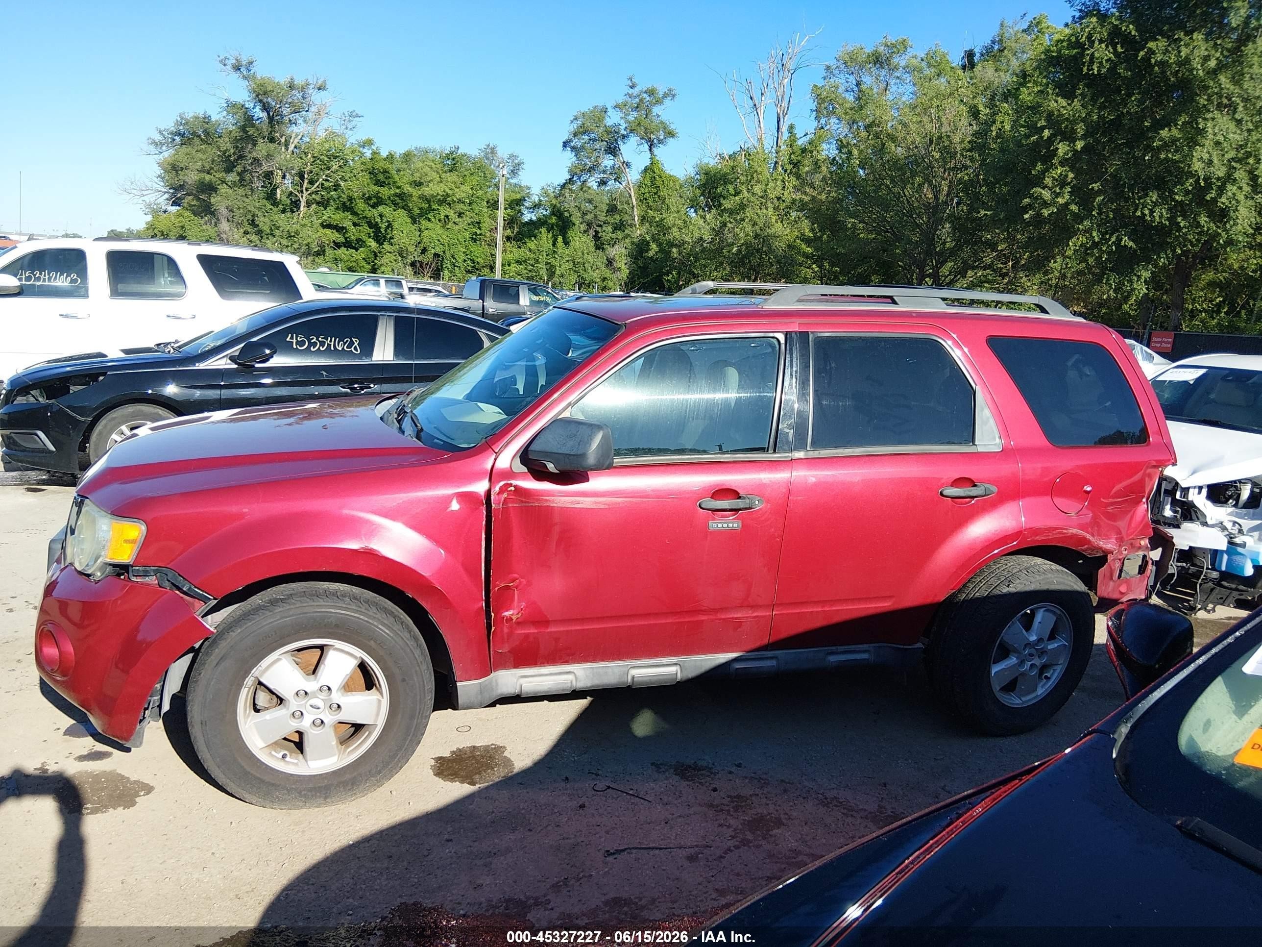 2009 Ford Escape Xlt Red vin: 1FMCU03739KA93460