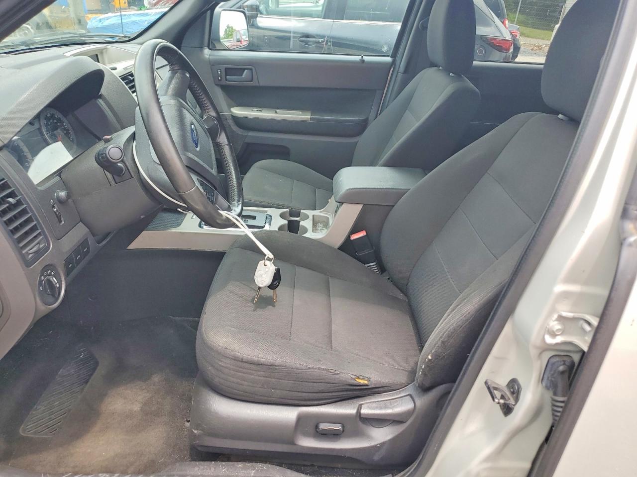 2009 Ford Escape Xlt White vin: 1FMCU03749KA87540