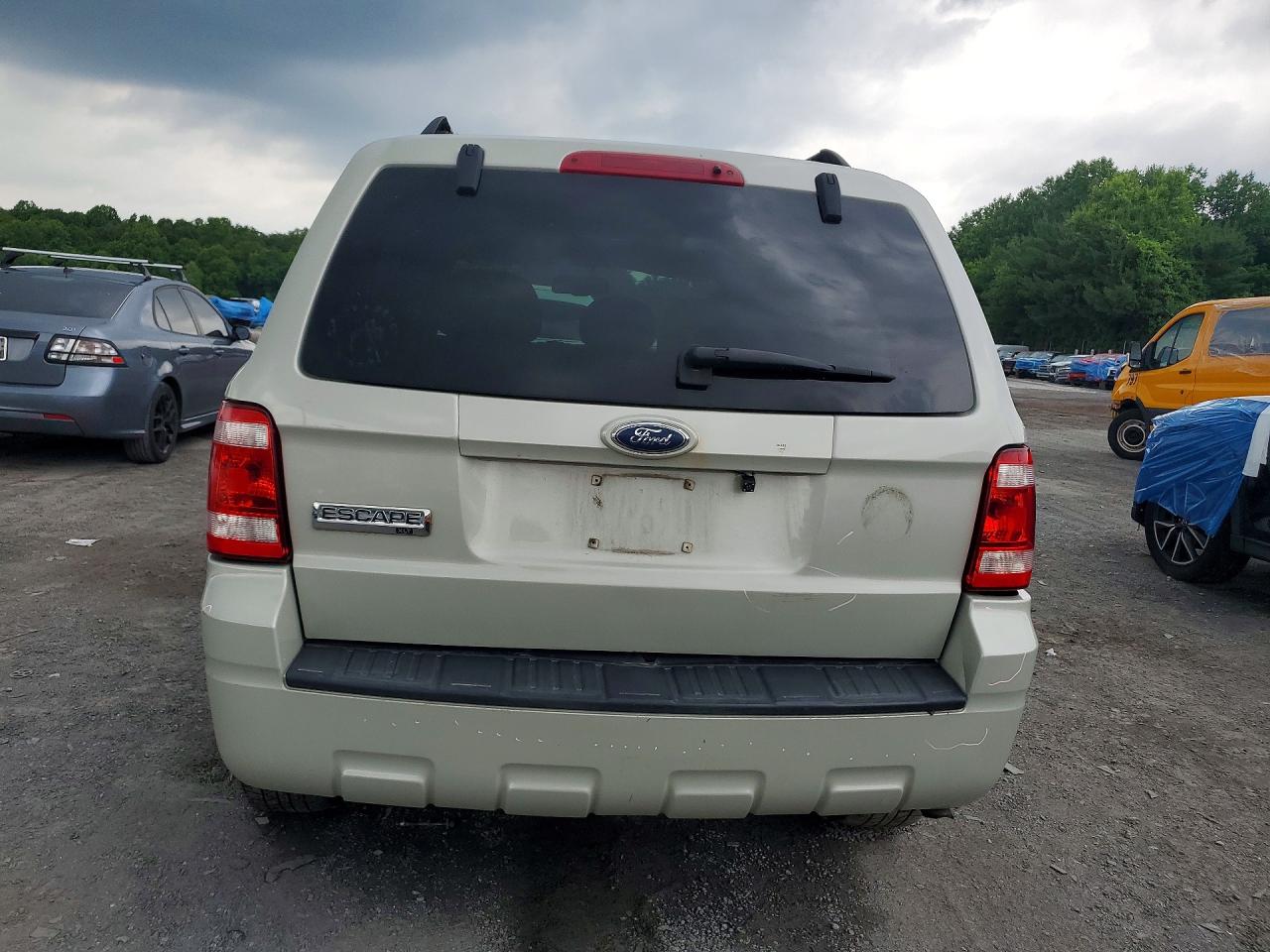 2009 Ford Escape Xlt White vin: 1FMCU03749KA87540