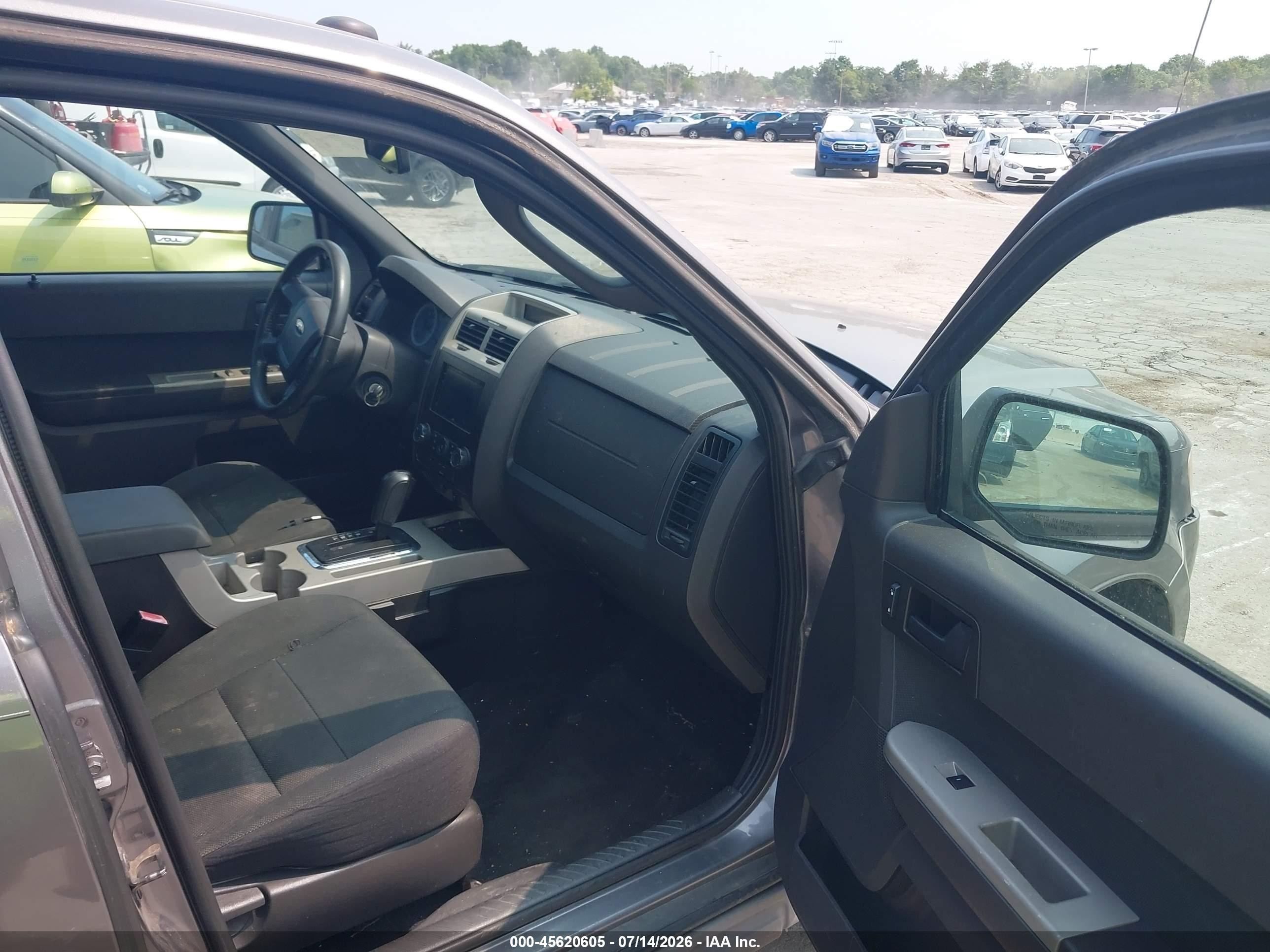 2009 Ford Escape Xlt Gray vin: 1FMCU03769KB21560