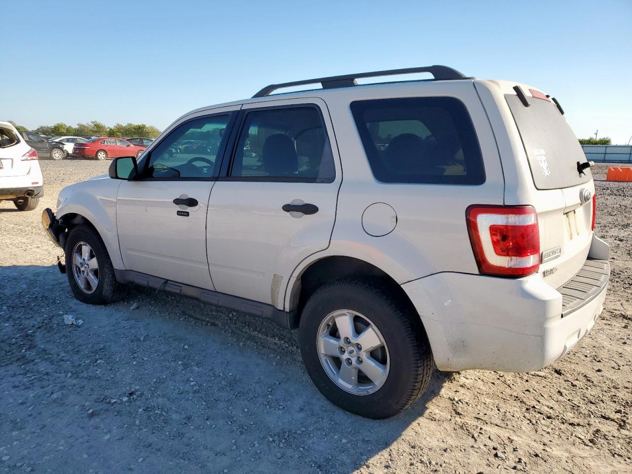 2009 Ford Escape Xlt White vin: 1FMCU03779KA25761