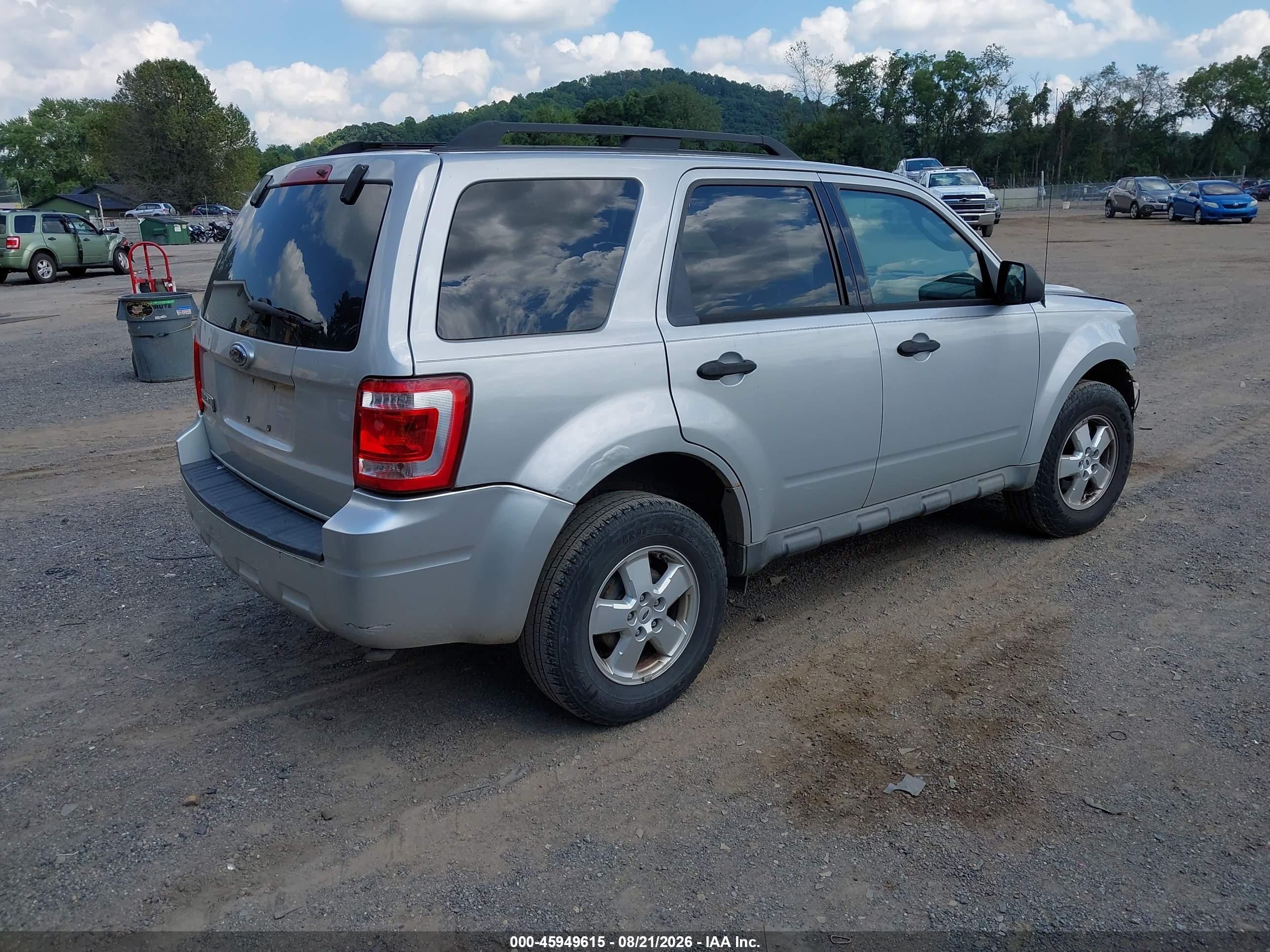 2009 Ford Escape Xlt White vin: 1FMCU03779KB29795
