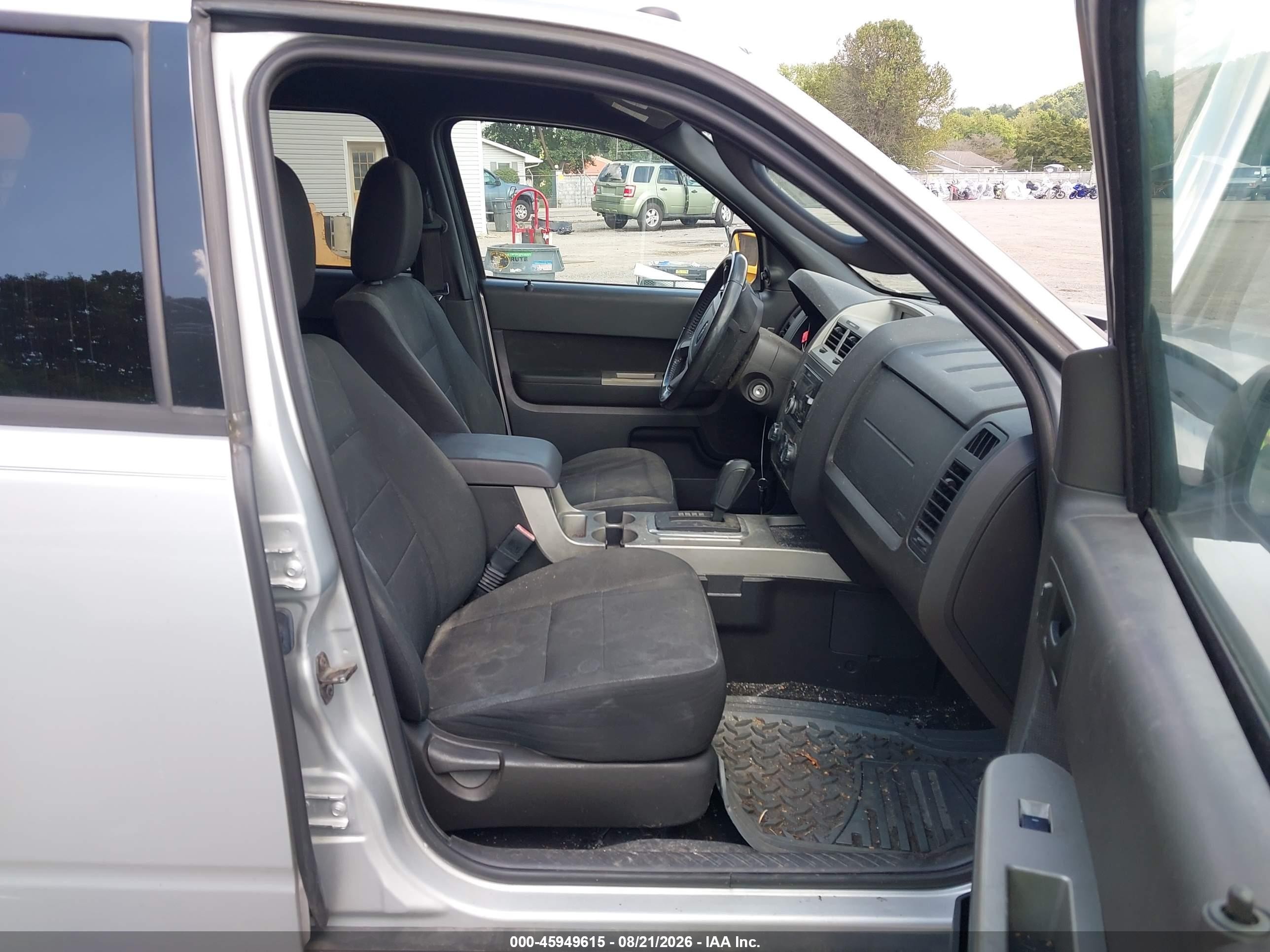 2009 Ford Escape Xlt White vin: 1FMCU03779KB29795