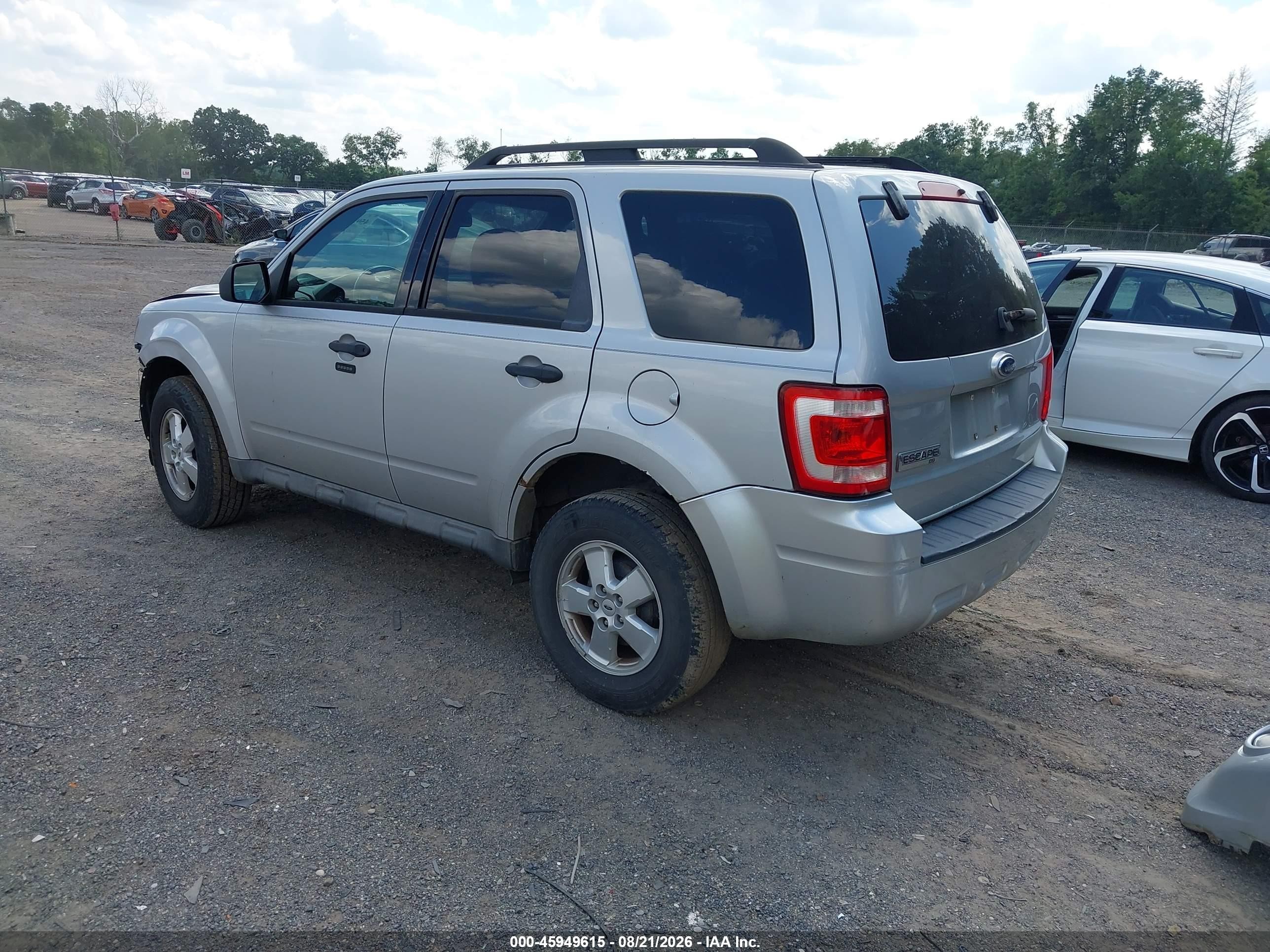 2009 Ford Escape Xlt White vin: 1FMCU03779KB29795