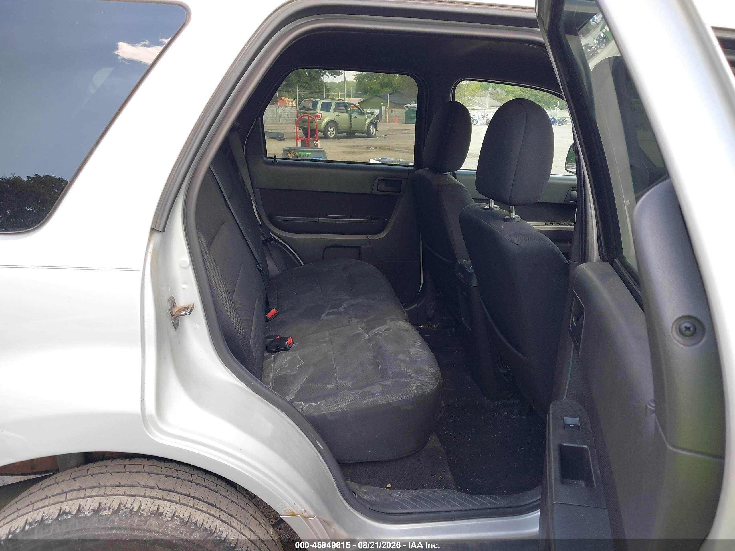 2009 Ford Escape Xlt White vin: 1FMCU03779KB29795