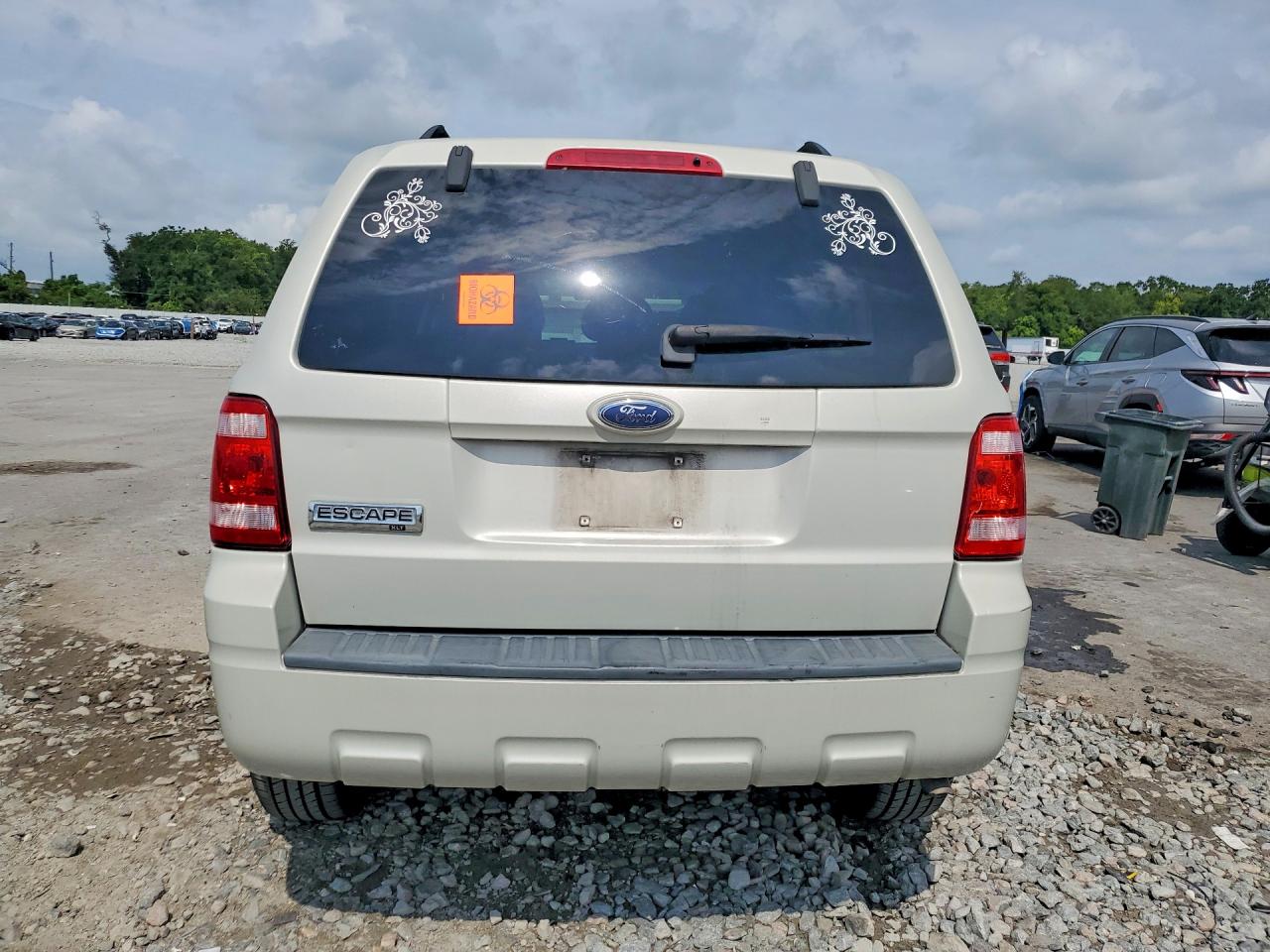 2009 Ford Escape Xlt Beige vin: 1FMCU03799KA36664