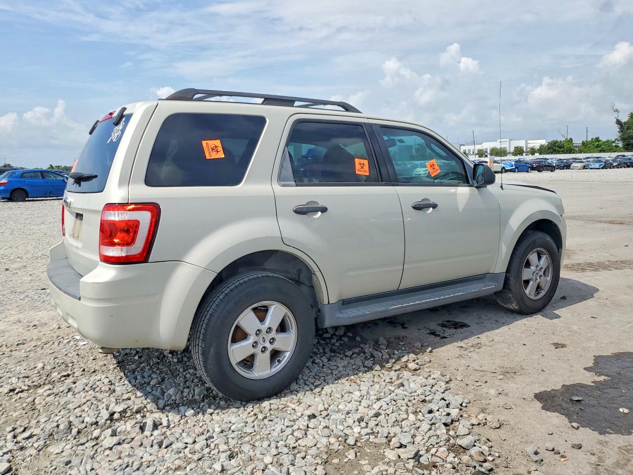 2009 Ford Escape Xlt Beige vin: 1FMCU03799KA36664