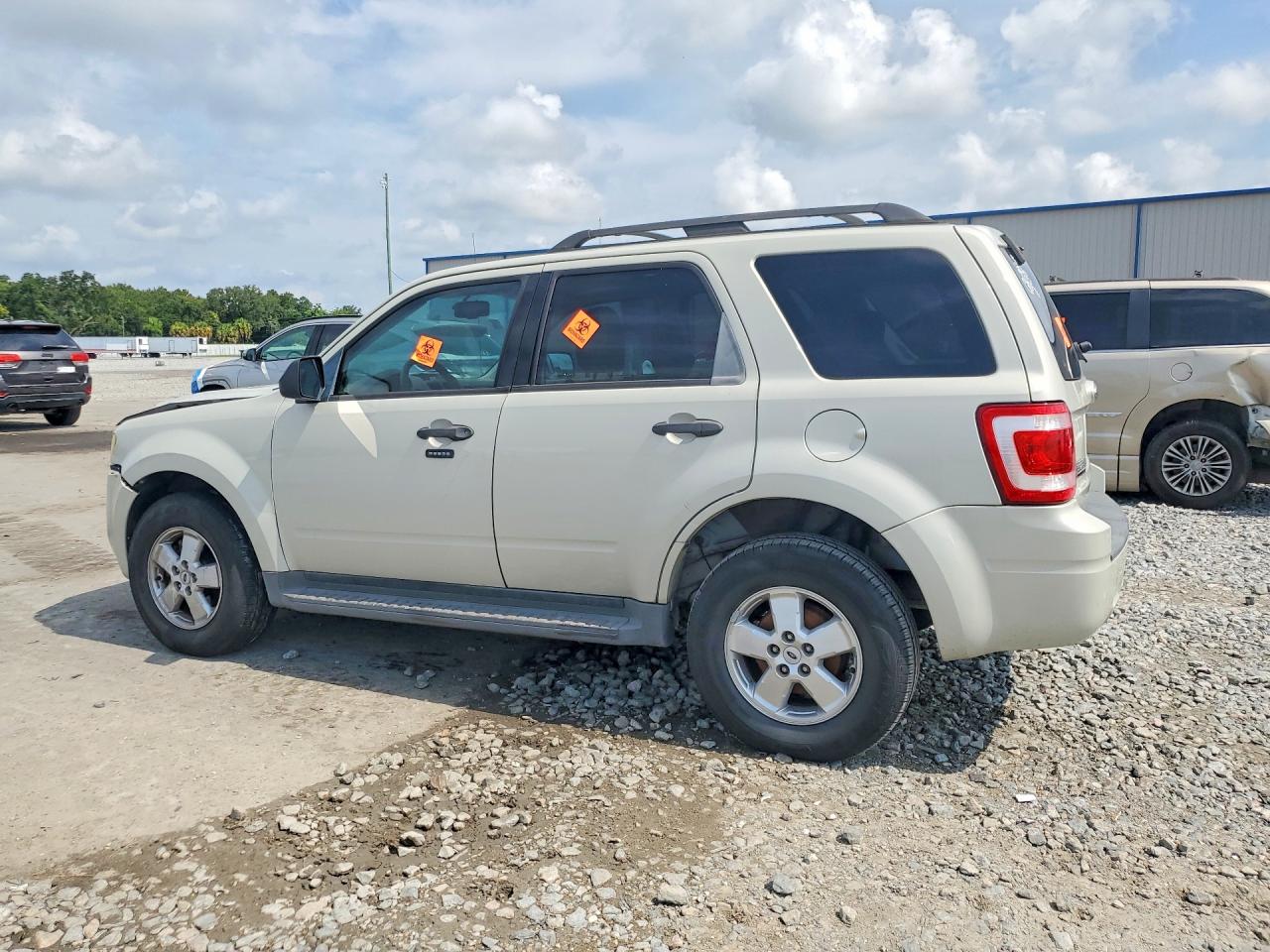 2009 Ford Escape Xlt Beige vin: 1FMCU03799KA36664