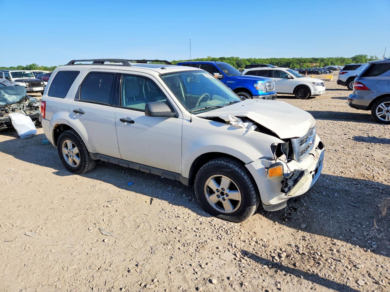 2009 Ford Escape Xlt White vin: 1FMCU03799KA91969