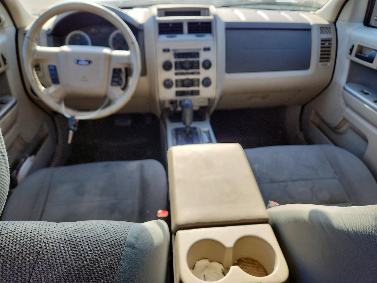 2009 Ford Escape Xlt White vin: 1FMCU03799KA91969