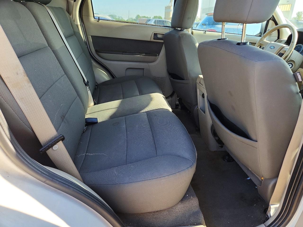 2009 Ford Escape Xlt White vin: 1FMCU03799KA91969