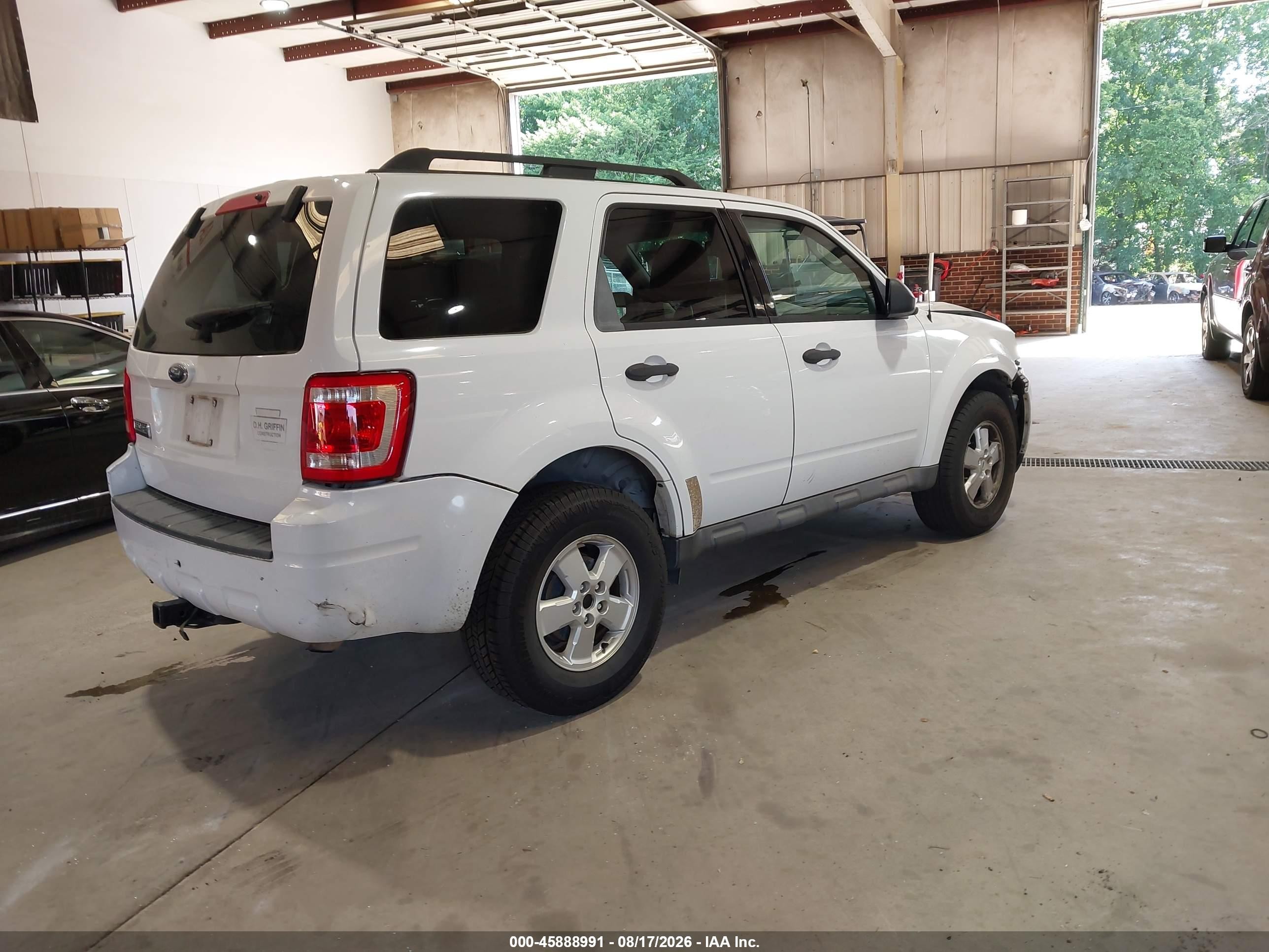 2009 Ford Escape Xlt White vin: 1FMCU037X9KA42781