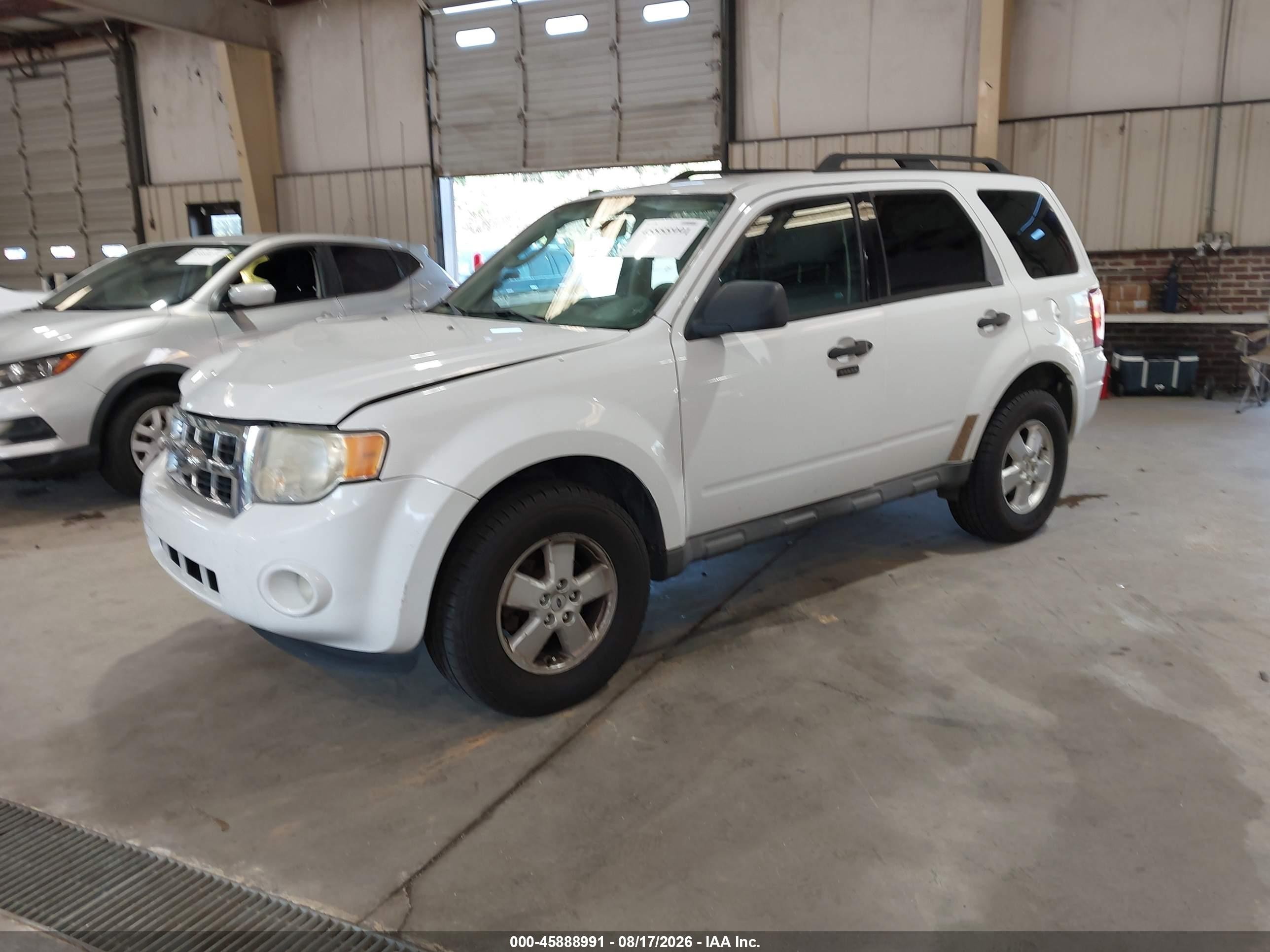 2009 Ford Escape Xlt White vin: 1FMCU037X9KA42781