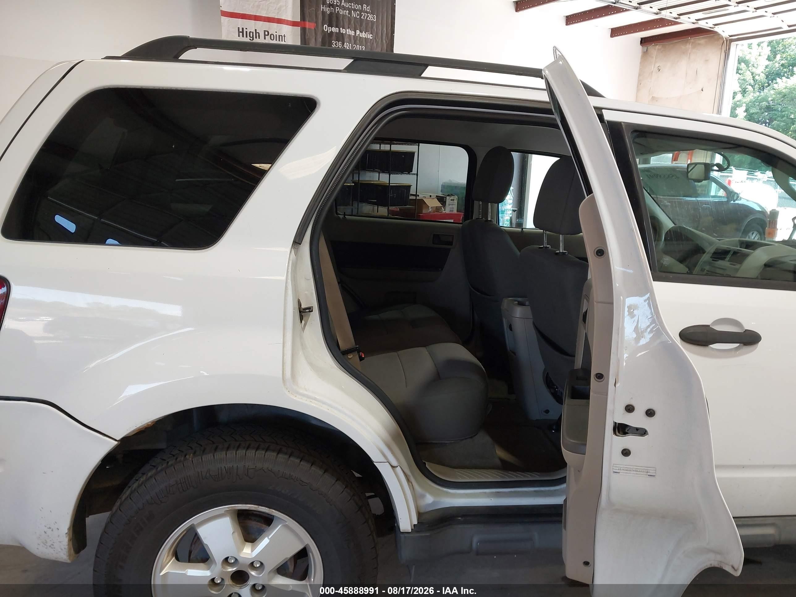 2009 Ford Escape Xlt White vin: 1FMCU037X9KA42781
