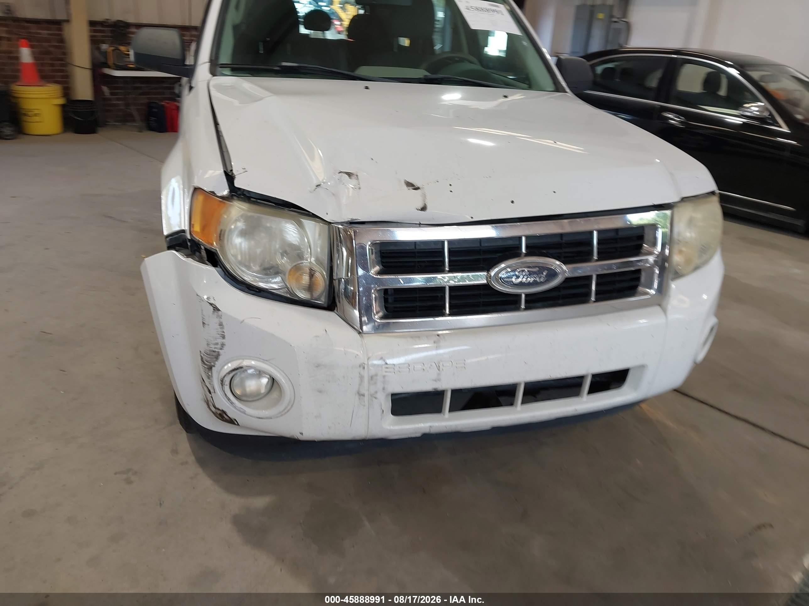 2009 Ford Escape Xlt White vin: 1FMCU037X9KA42781