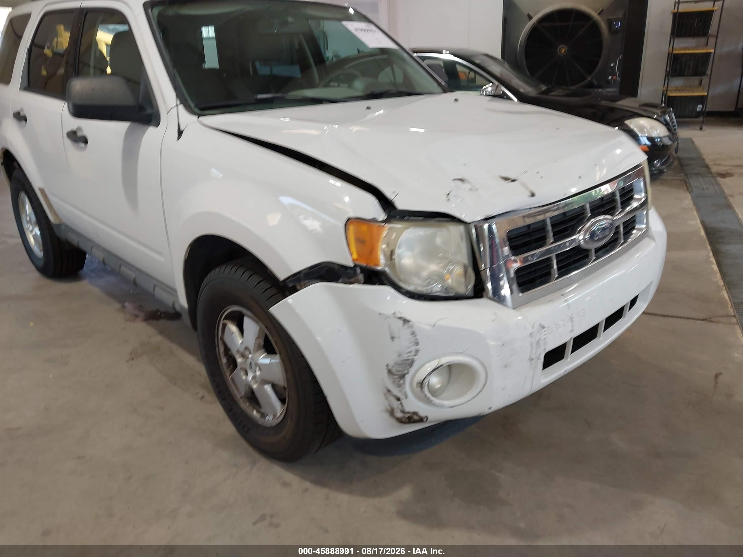 2009 Ford Escape Xlt White vin: 1FMCU037X9KA42781