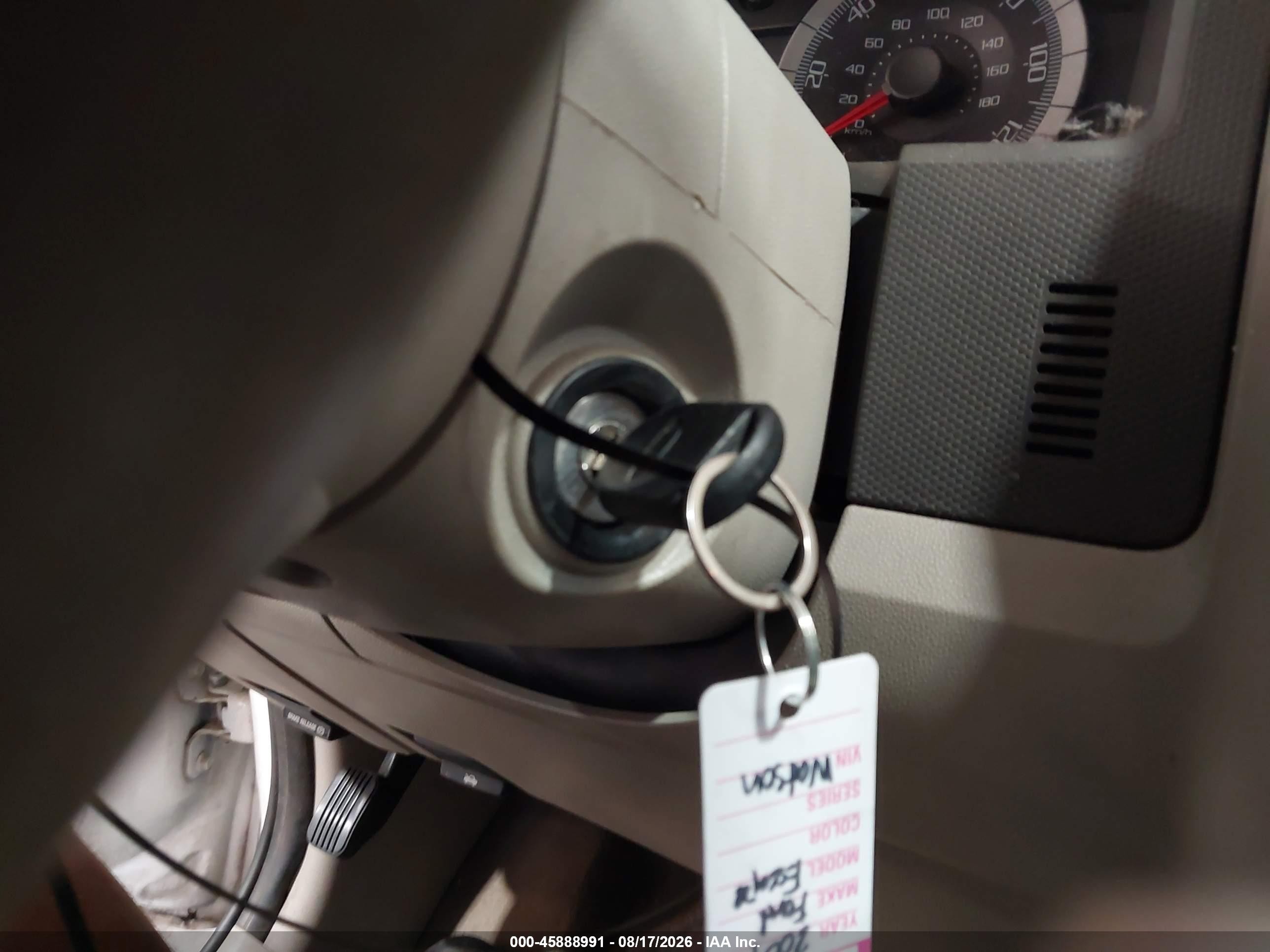 2009 Ford Escape Xlt White vin: 1FMCU037X9KA42781